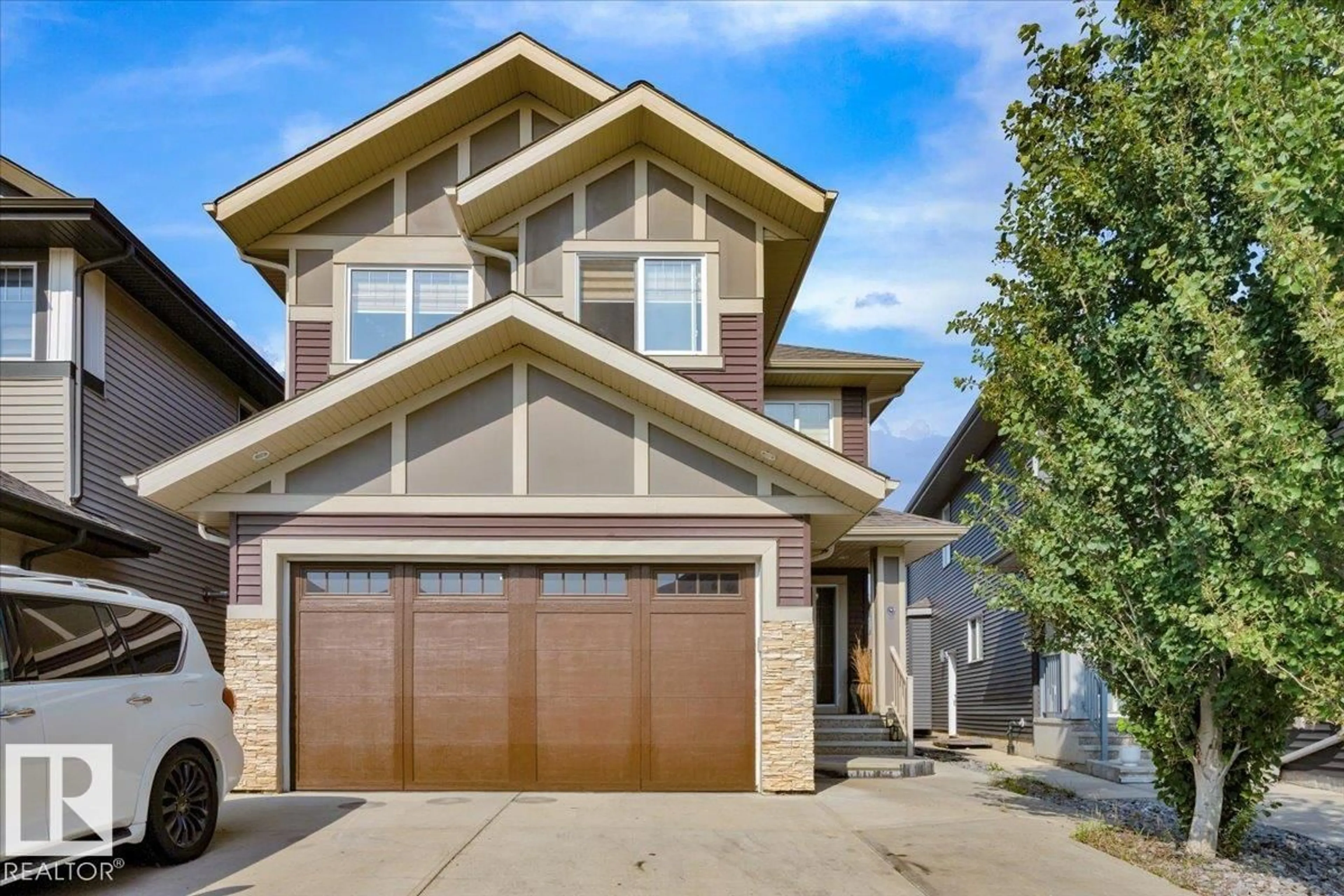 Home with vinyl exterior material, street for 7020 173 AV, Edmonton Alberta T5Z0M8