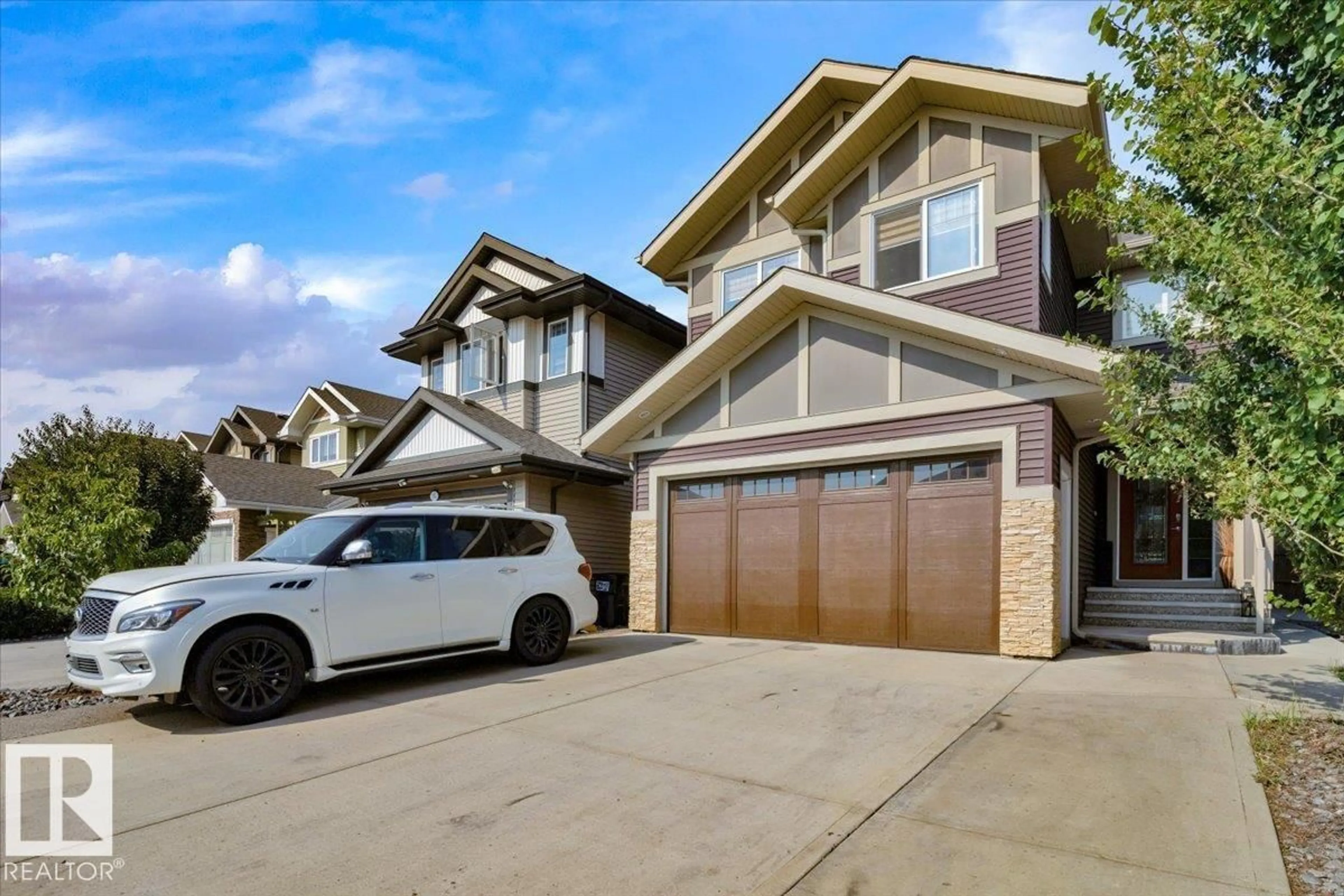 Home with vinyl exterior material, street for 7020 173 AV, Edmonton Alberta T5Z0M8