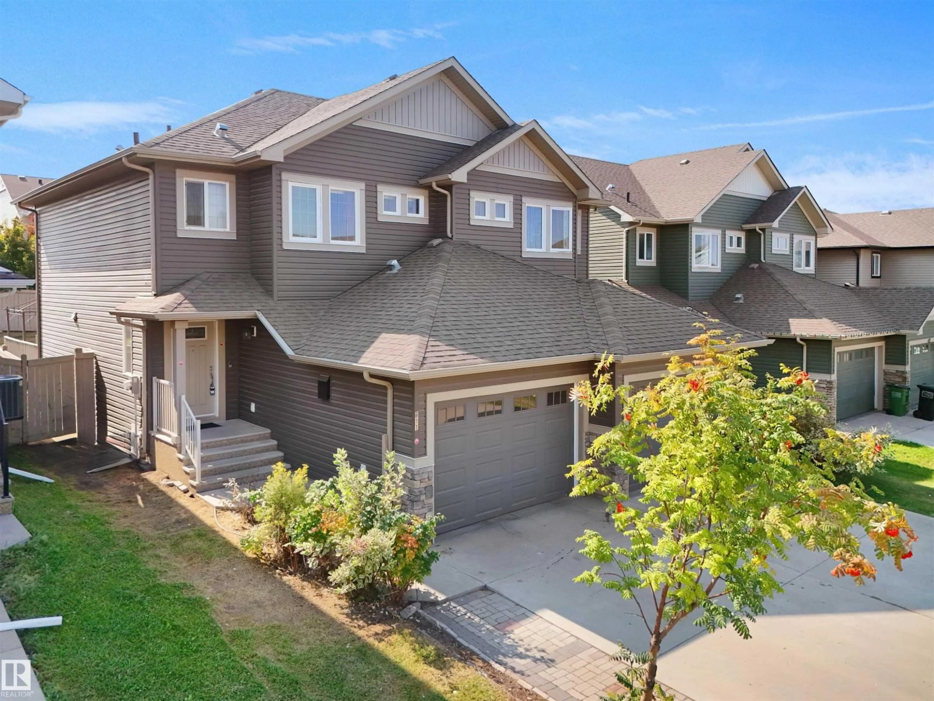 A pic from outside/outdoor area/front of a property/back of a property/a pic from drone, street for 611 40 AV, Edmonton Alberta T6T0T5