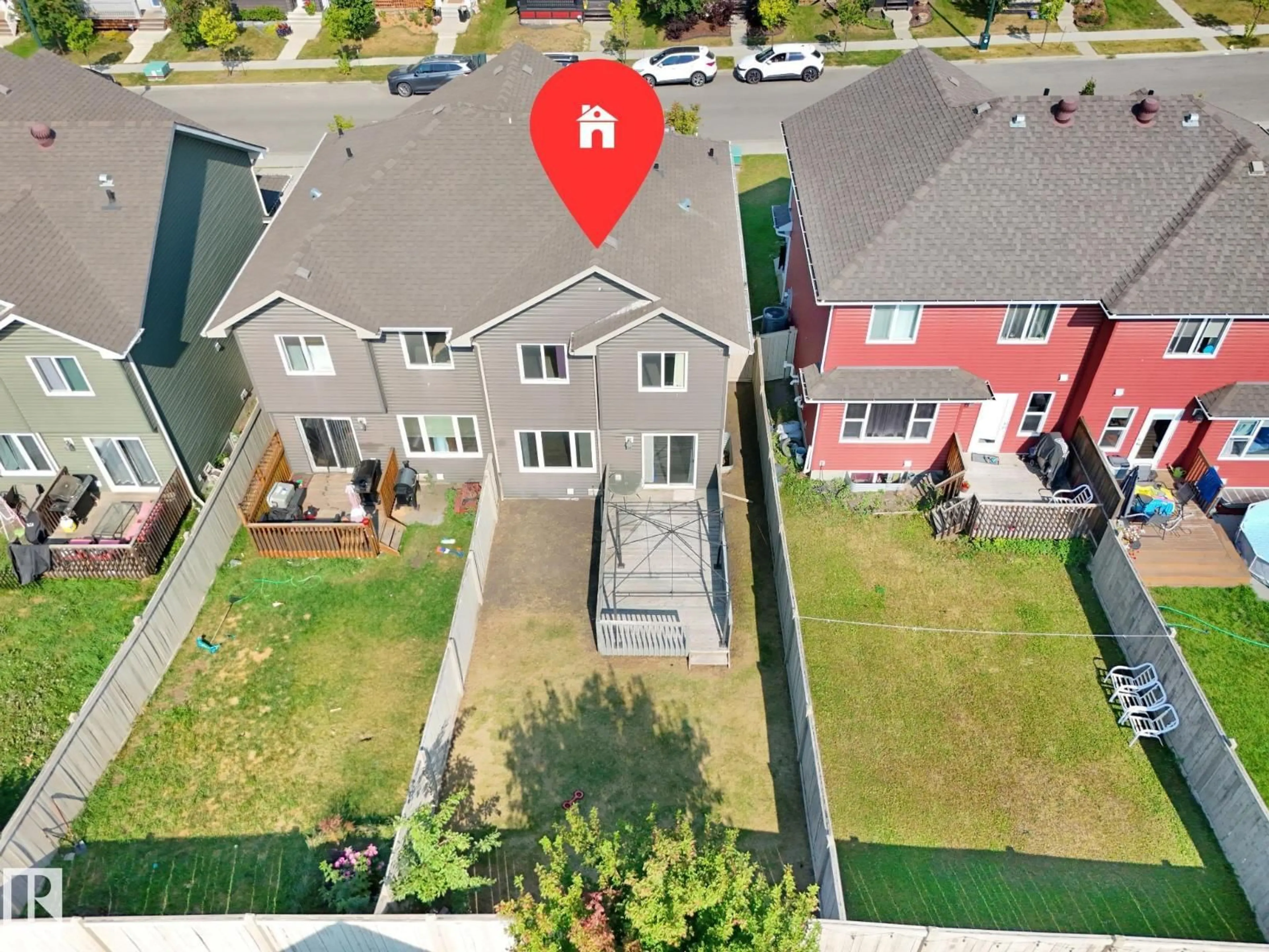 A pic from outside/outdoor area/front of a property/back of a property/a pic from drone, street for 611 40 AV, Edmonton Alberta T6T0T5