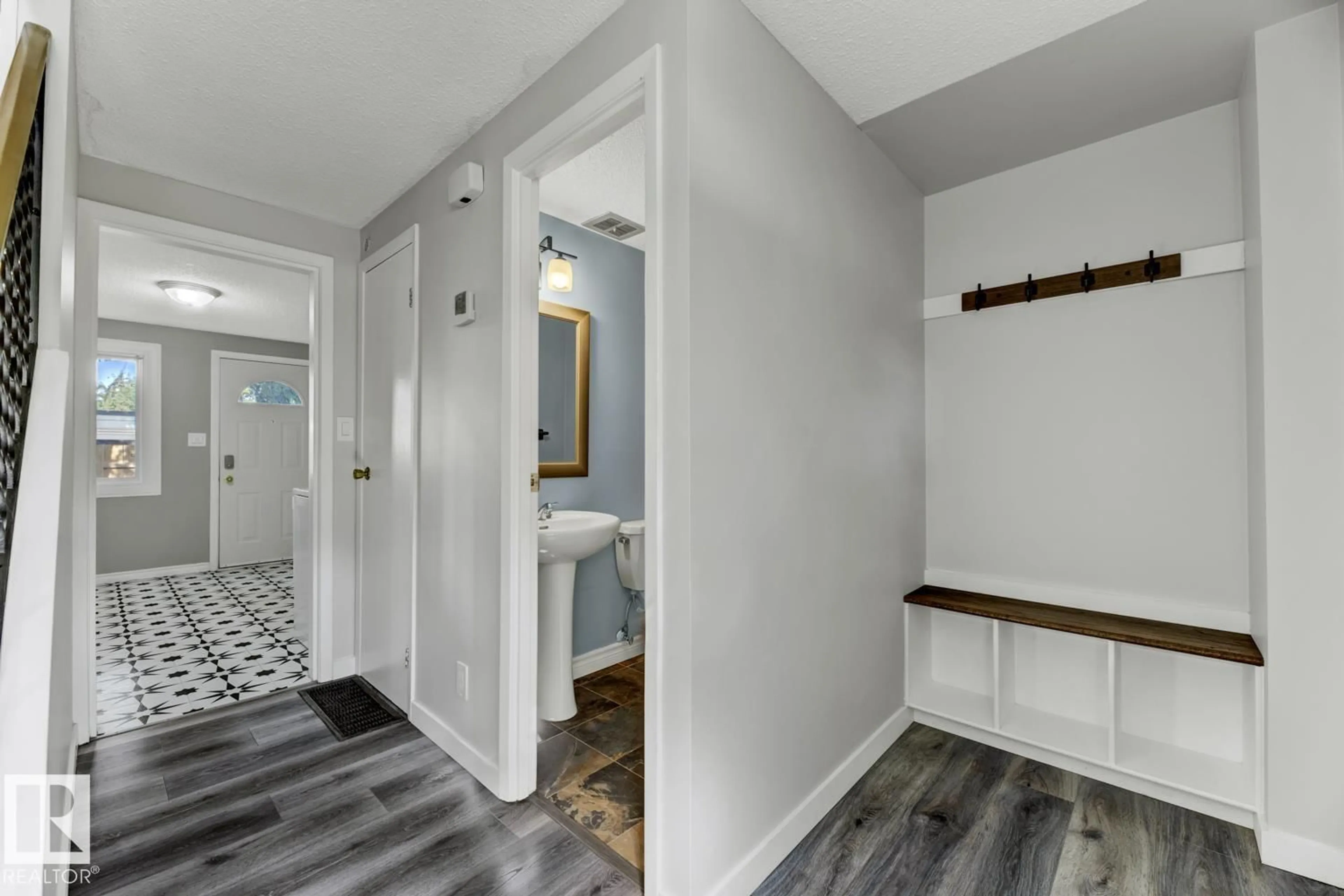 Indoor entryway for 283 RIDGEWOOD TC, St. Albert Alberta T8N0E9