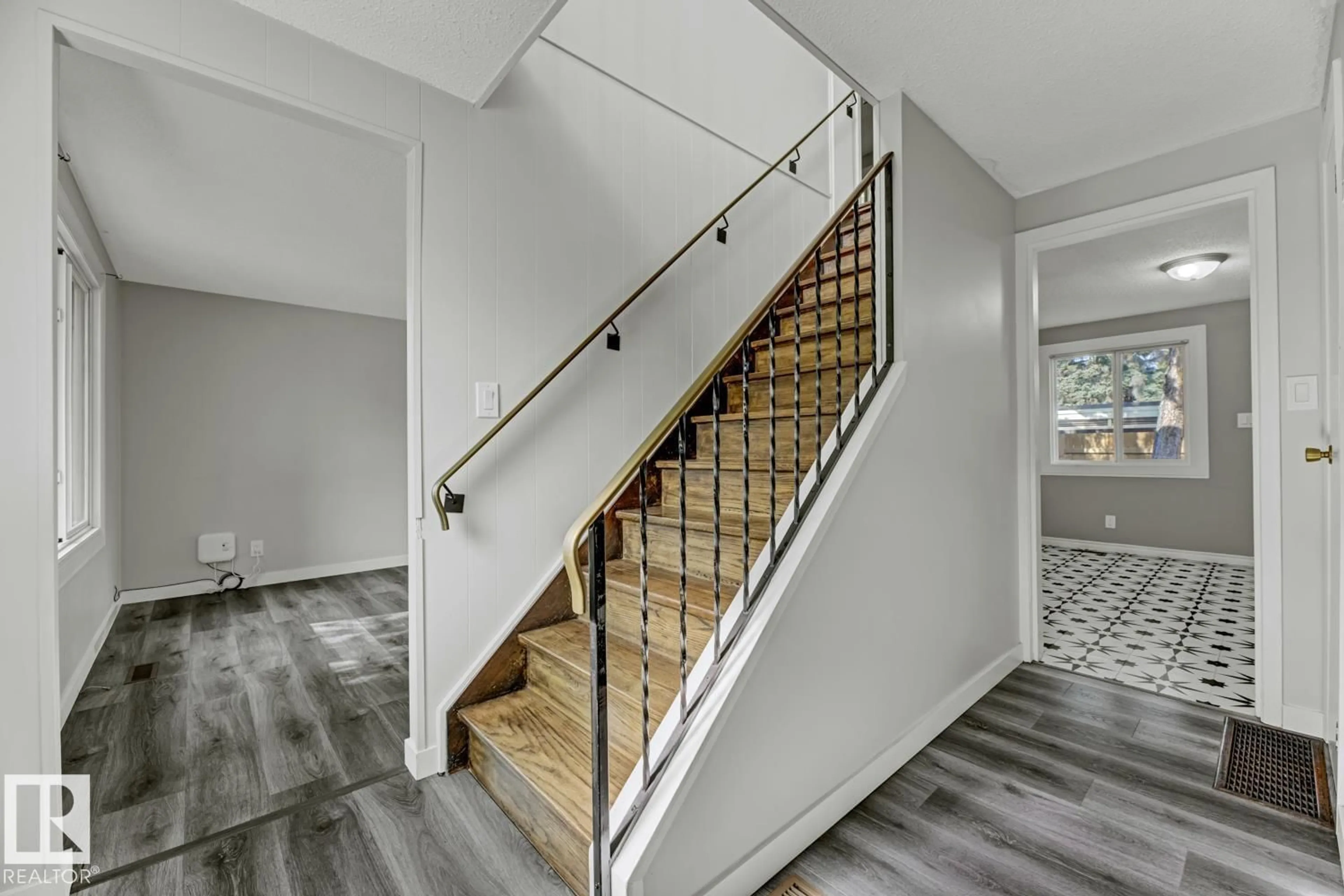 Stairs for 283 RIDGEWOOD TC, St. Albert Alberta T8N0E9