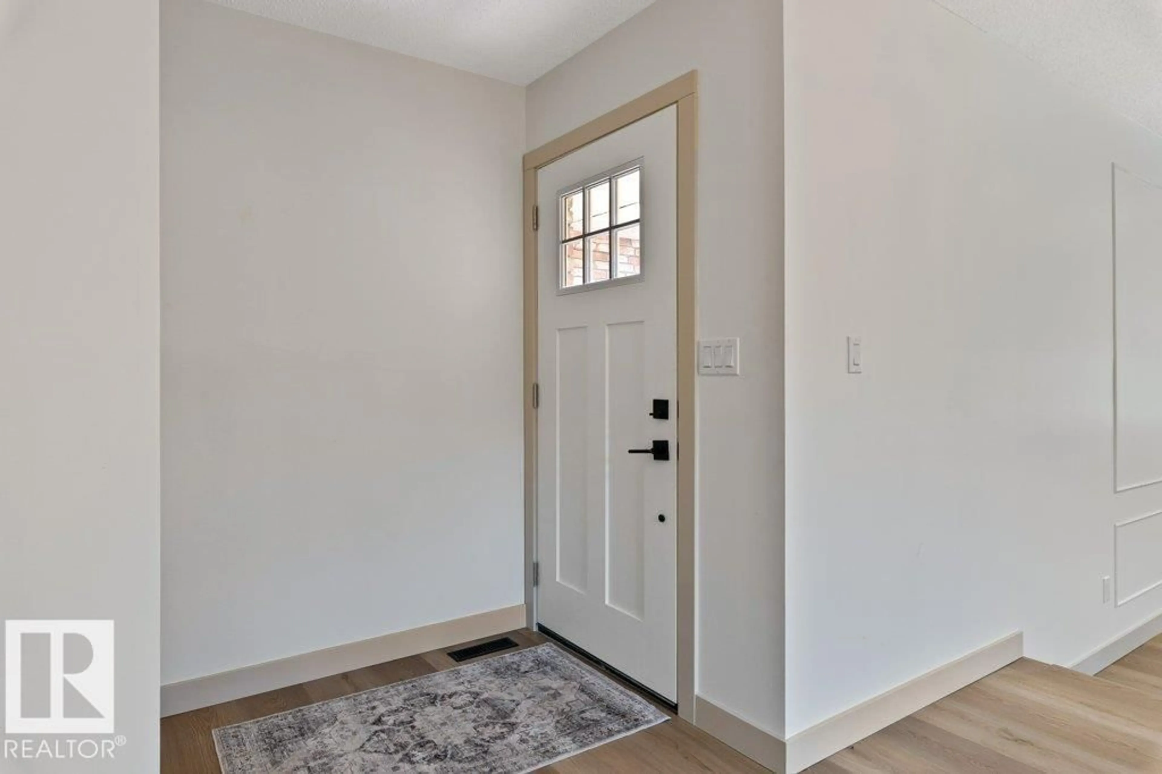 Indoor entryway for 7 PINERIDGE CR, St. Albert Alberta T8N4P3