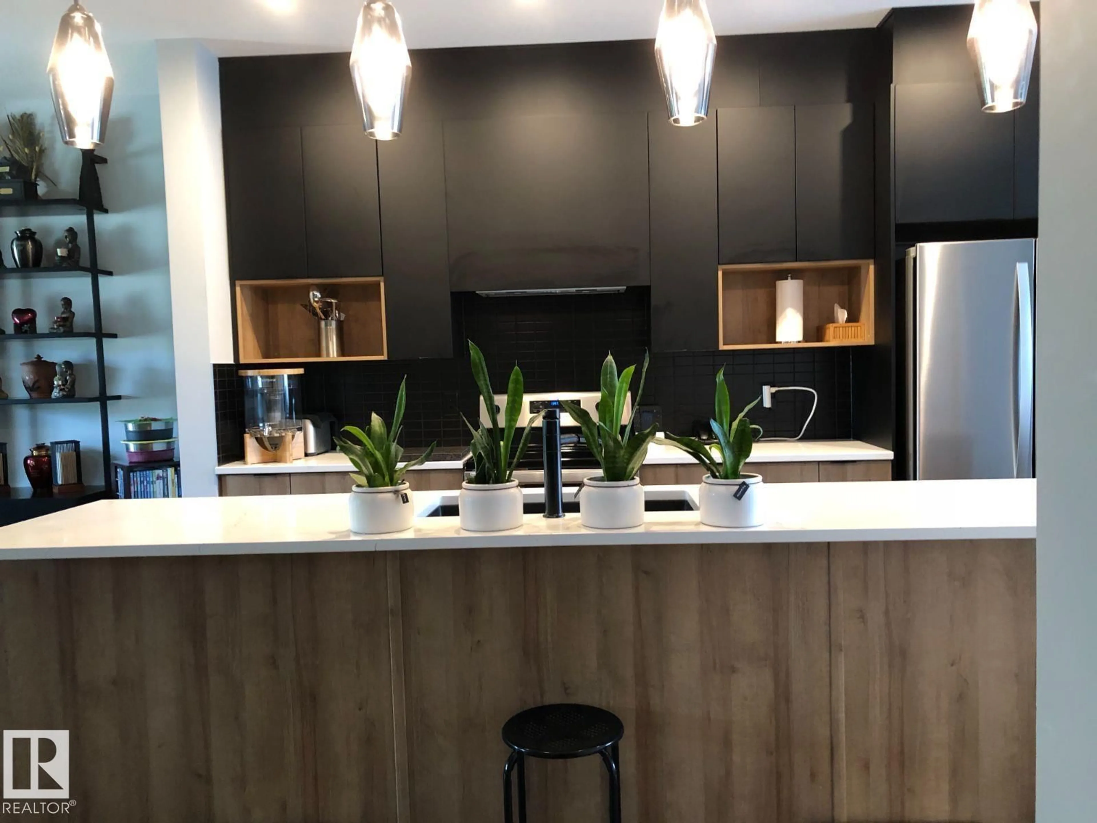 Contemporary kitchen, unknown for 633 MERLIN LD, Edmonton Alberta T5S0M1