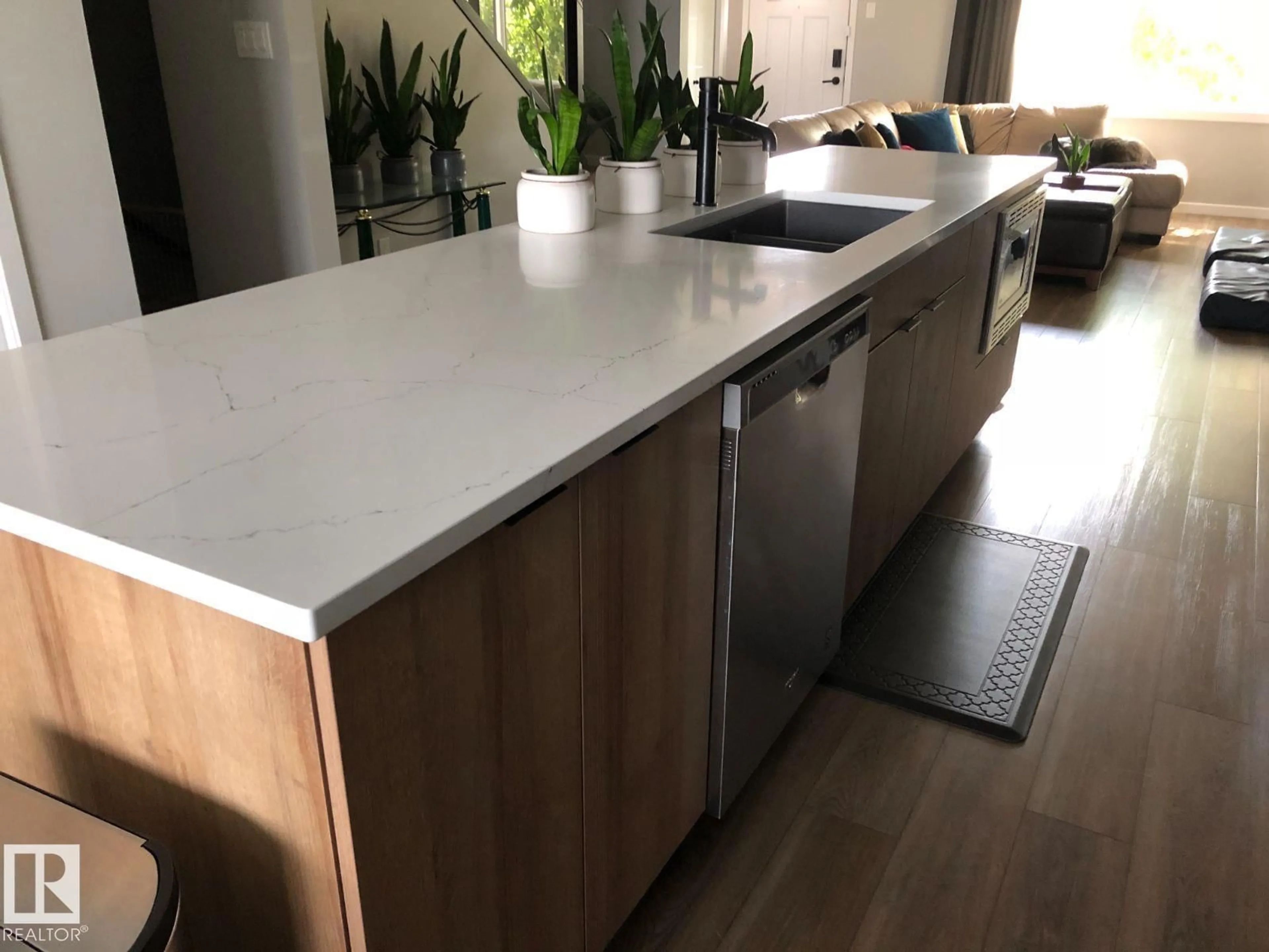 Contemporary kitchen, unknown for 633 MERLIN LD, Edmonton Alberta T5S0M1