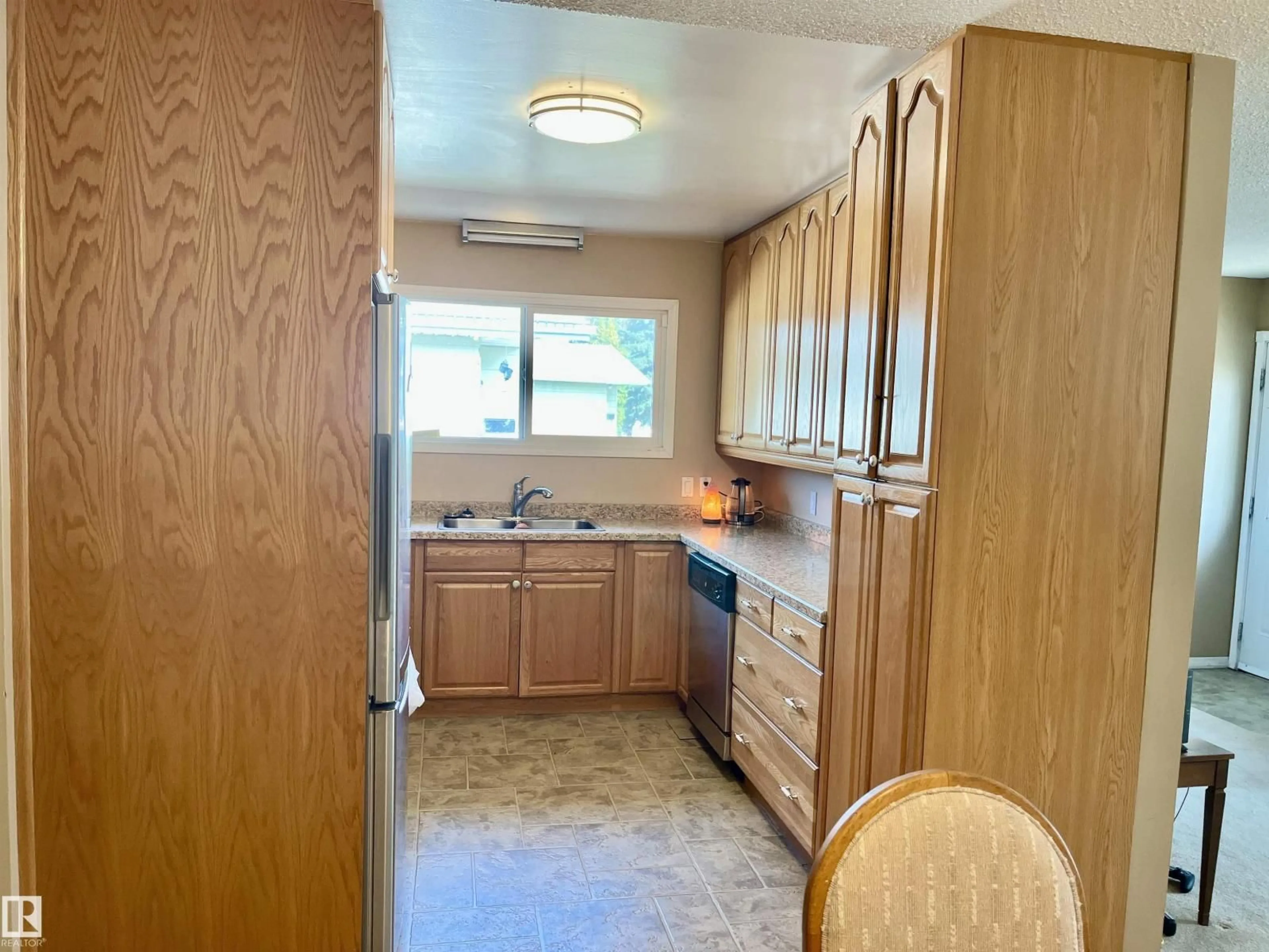 Standard kitchen, unknown for 5704 49A ST, Vegreville Alberta T9C1H6