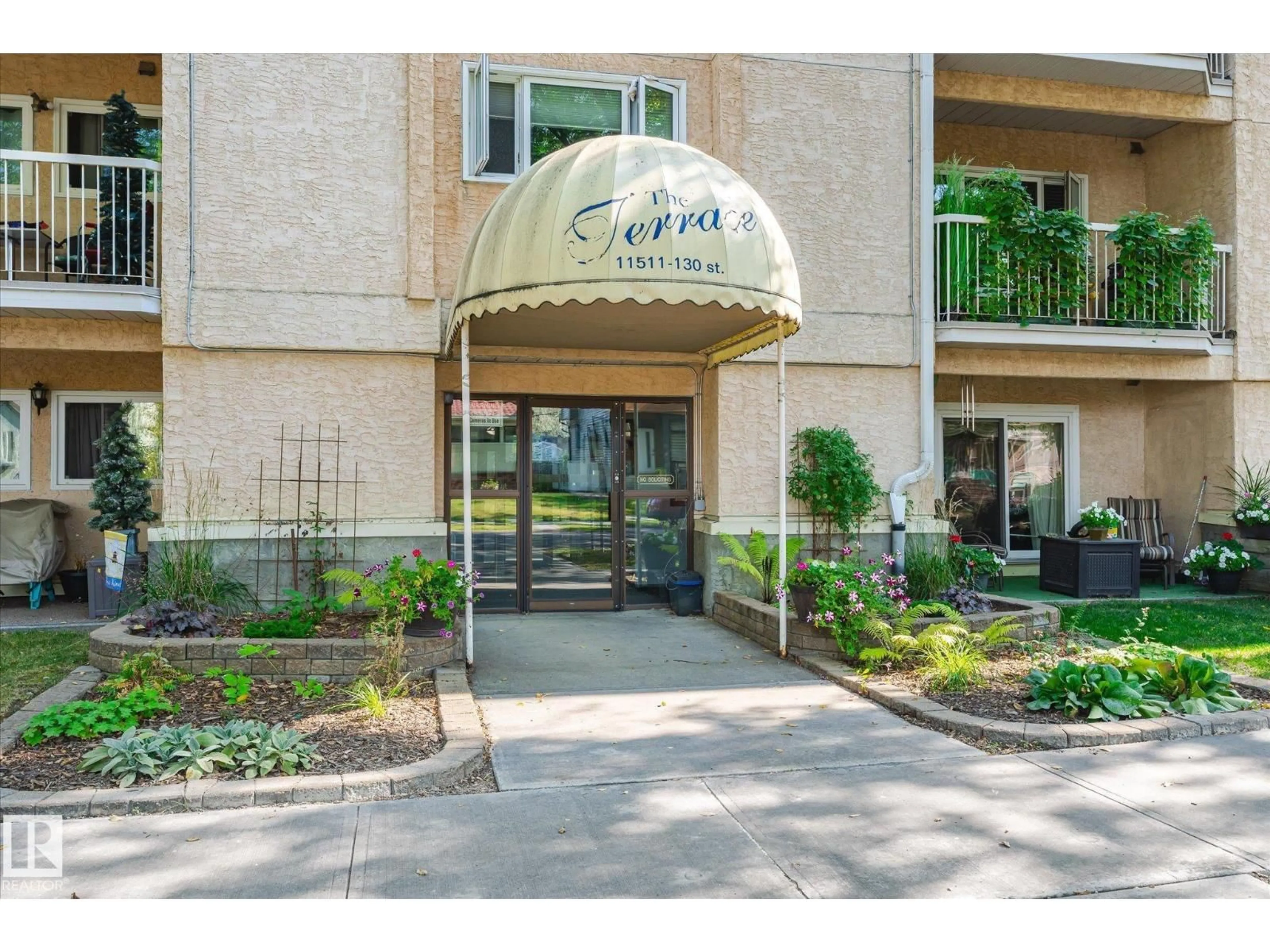 Indoor foyer for #304 - 11511 130 ST, Edmonton Alberta T5M4B3