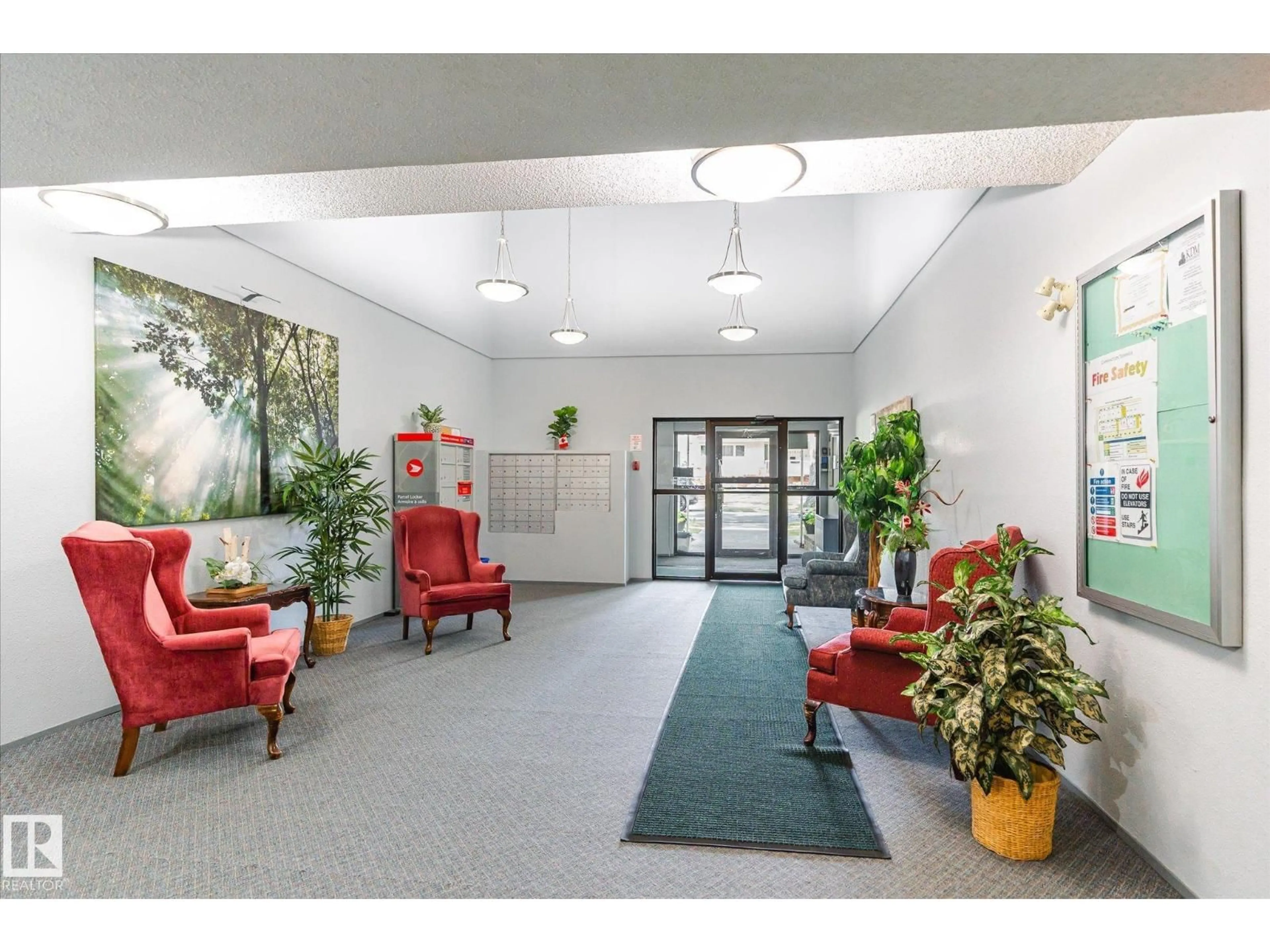 Indoor foyer for #304 - 11511 130 ST, Edmonton Alberta T5M4B3