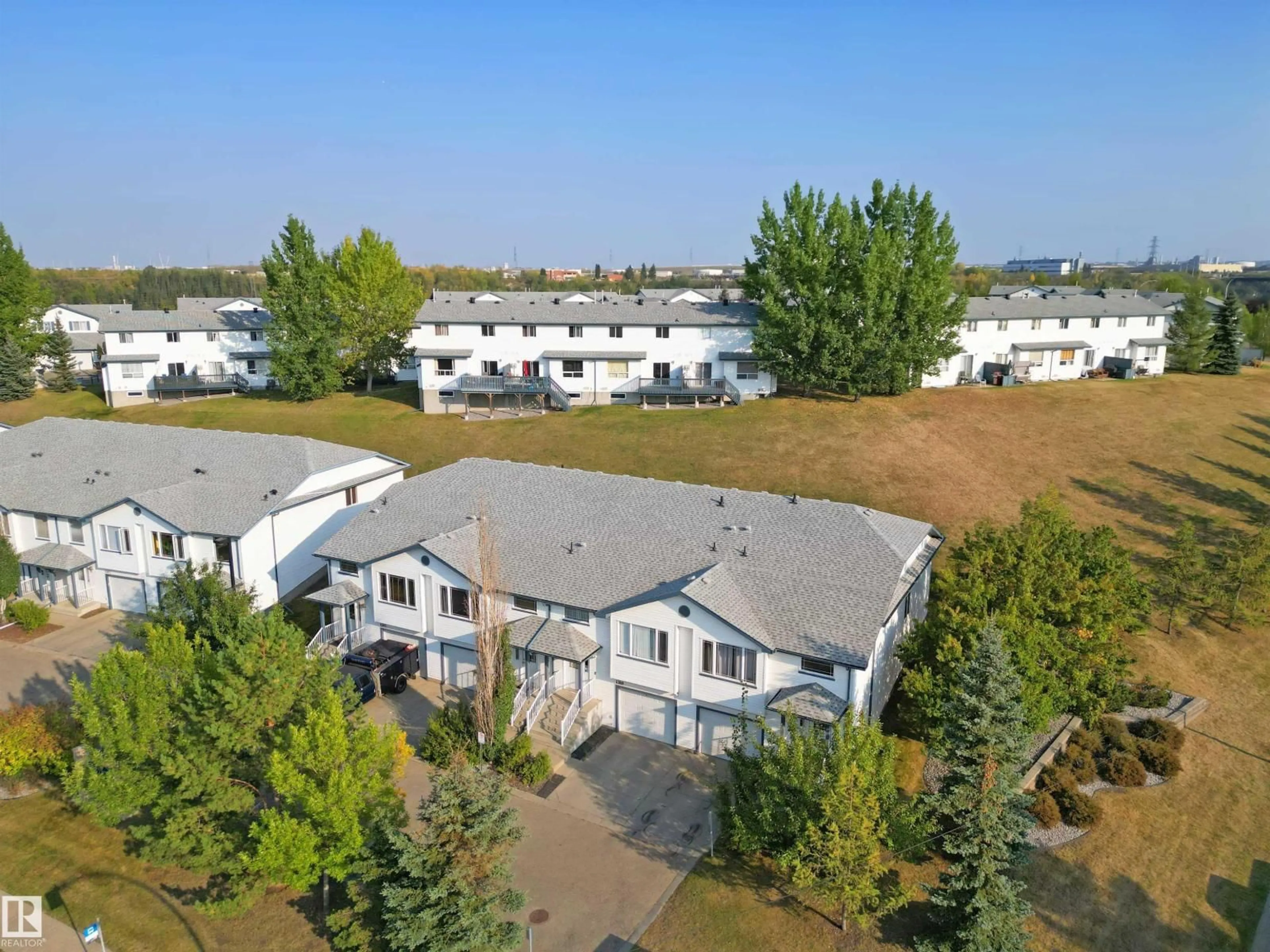 A pic from outside/outdoor area/front of a property/back of a property/a pic from drone, unknown for 1391 HERMITAGE RD, Edmonton Alberta T5A4S1