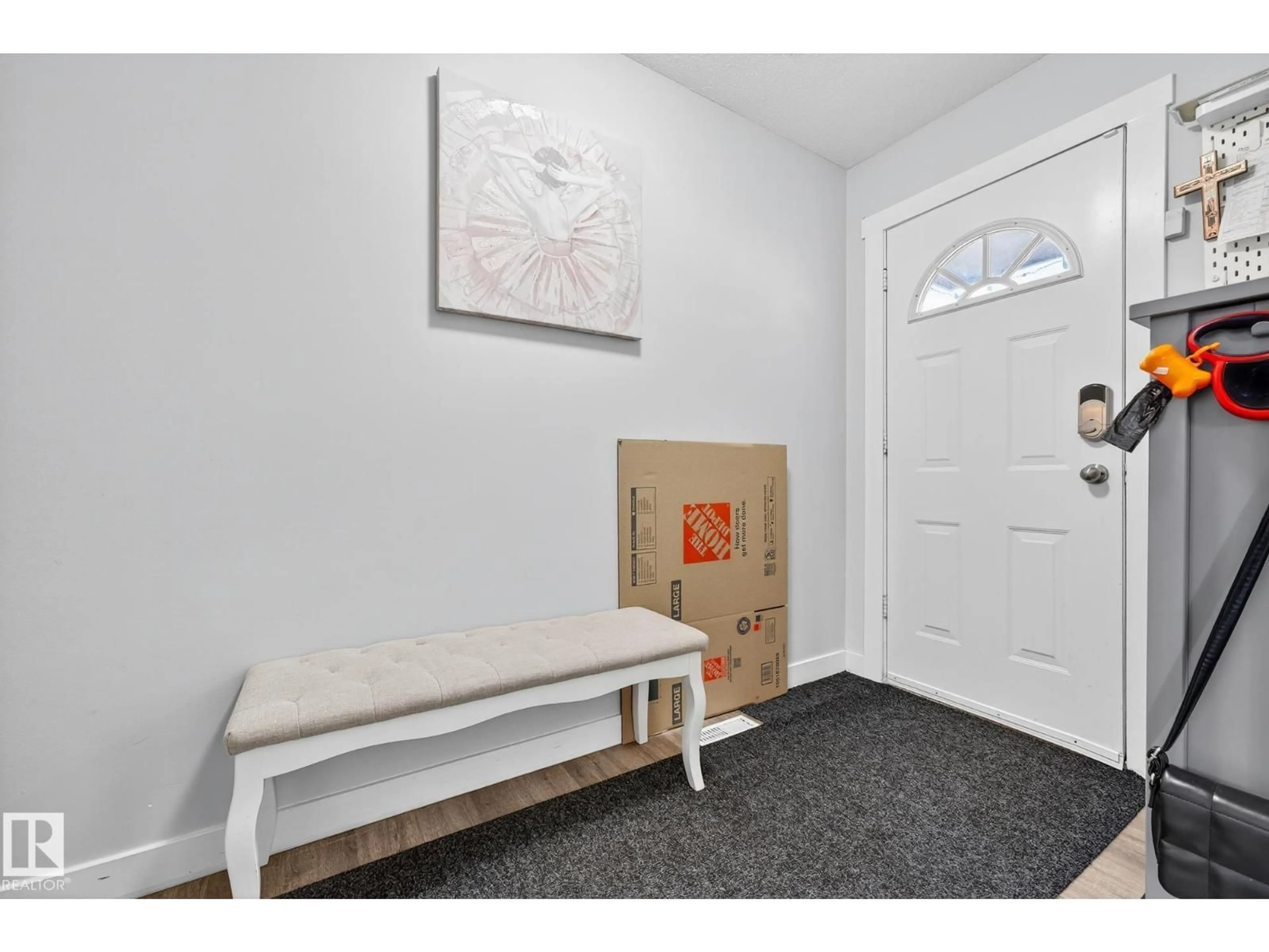 Indoor entryway for 13703 87 ST, Edmonton Alberta T5E3G1