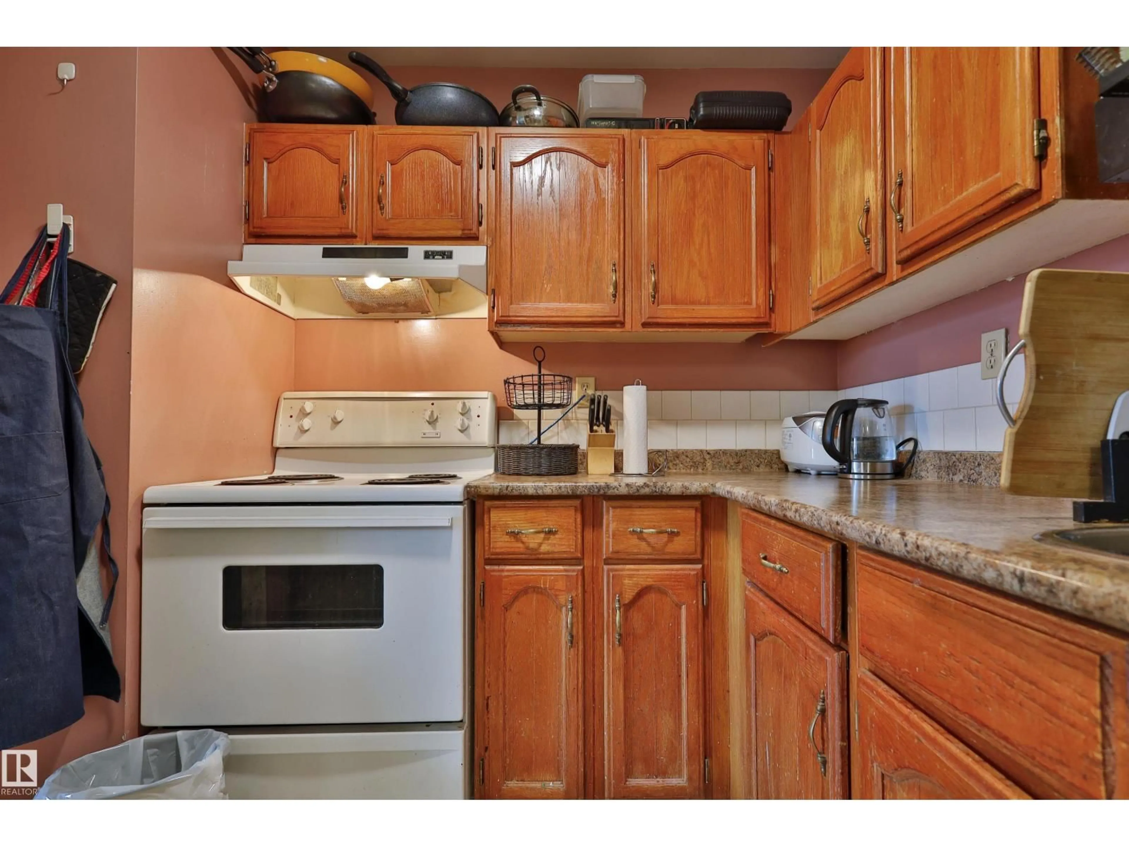 Standard kitchen, unknown for 505 - 10175 109 ST NW, Edmonton Alberta T5J3P2