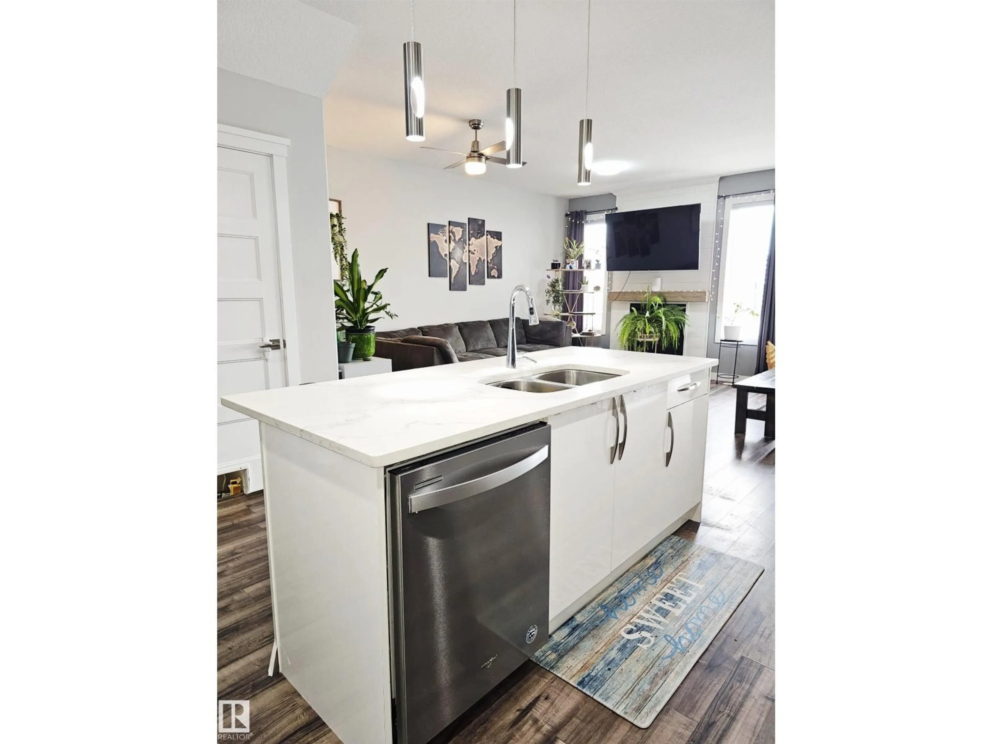 Contemporary kitchen, unknown for 113 RICHMOND LI, Fort Saskatchewan Alberta T8L0S6