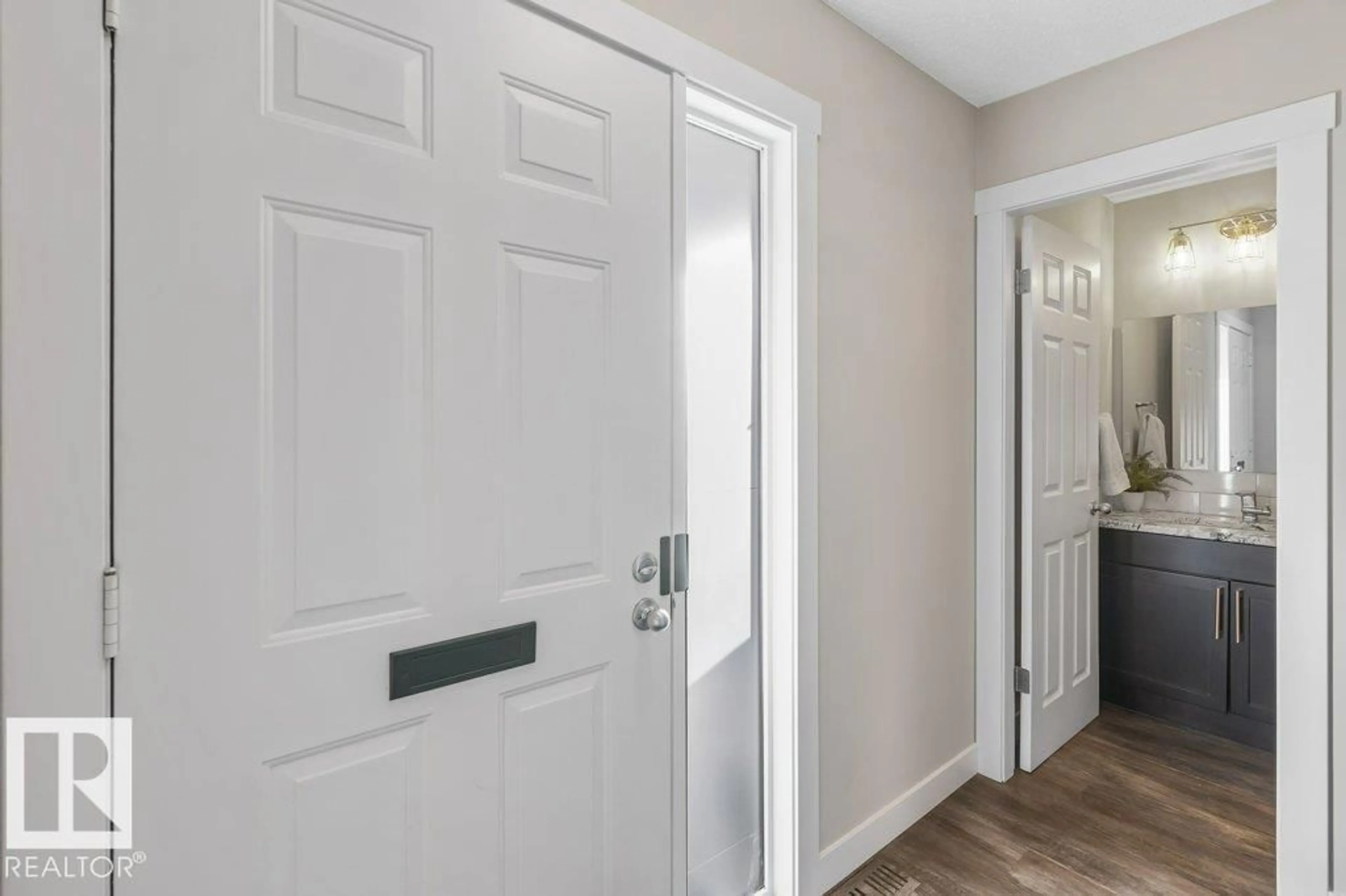 Indoor entryway for 201 LAKESIDE GR, St. Albert Alberta T8N3T3