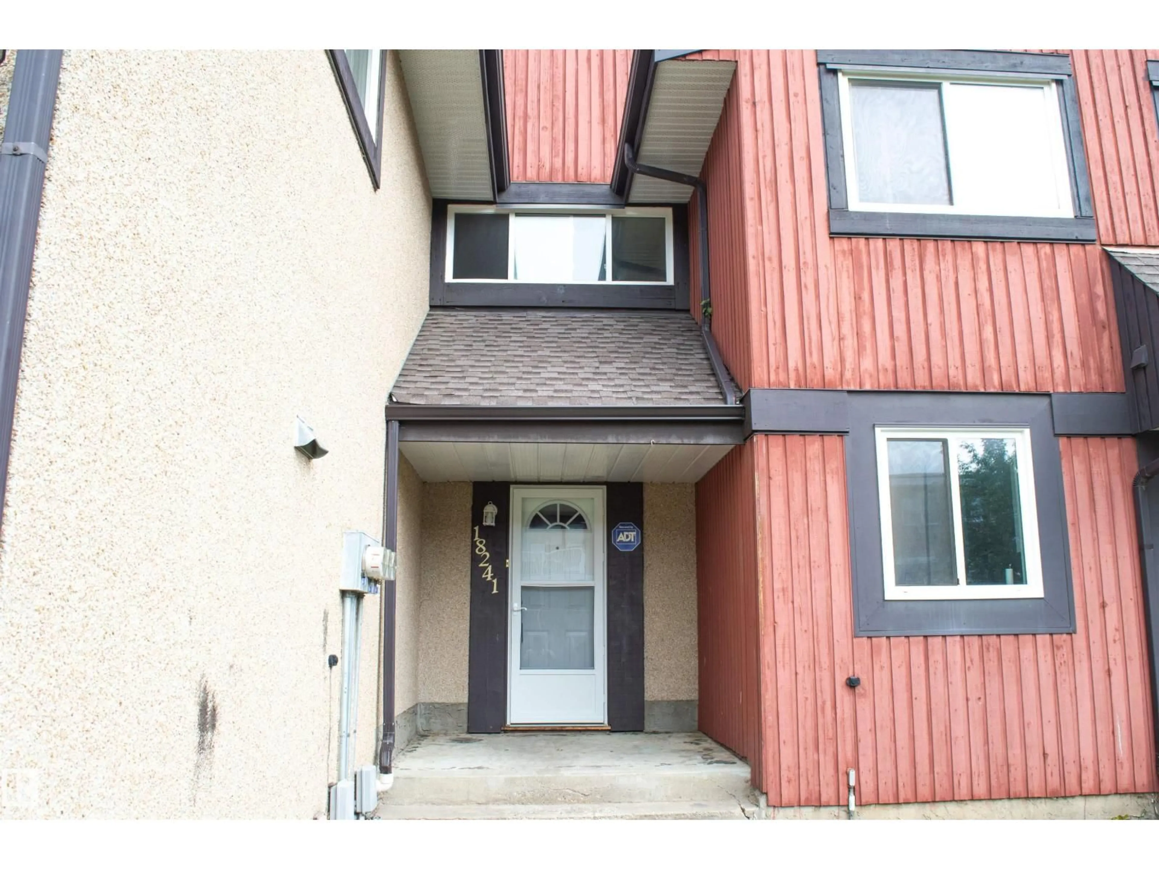 Unknown for 18241 84 AV, Edmonton Alberta T5T1T7
