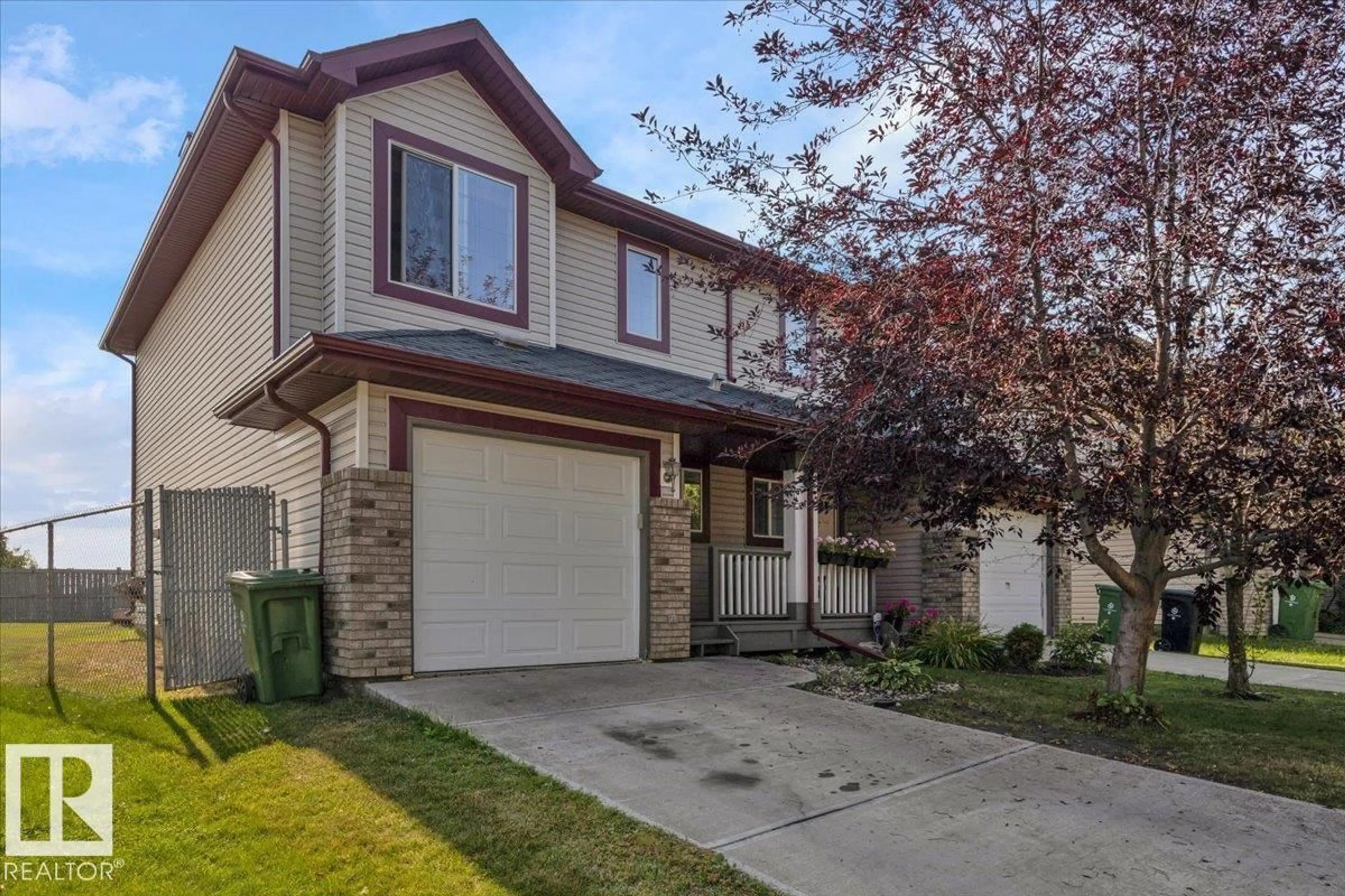 Home with vinyl exterior material, street for 35 GALLOWAY WD, Fort Saskatchewan Alberta T8L0A3
