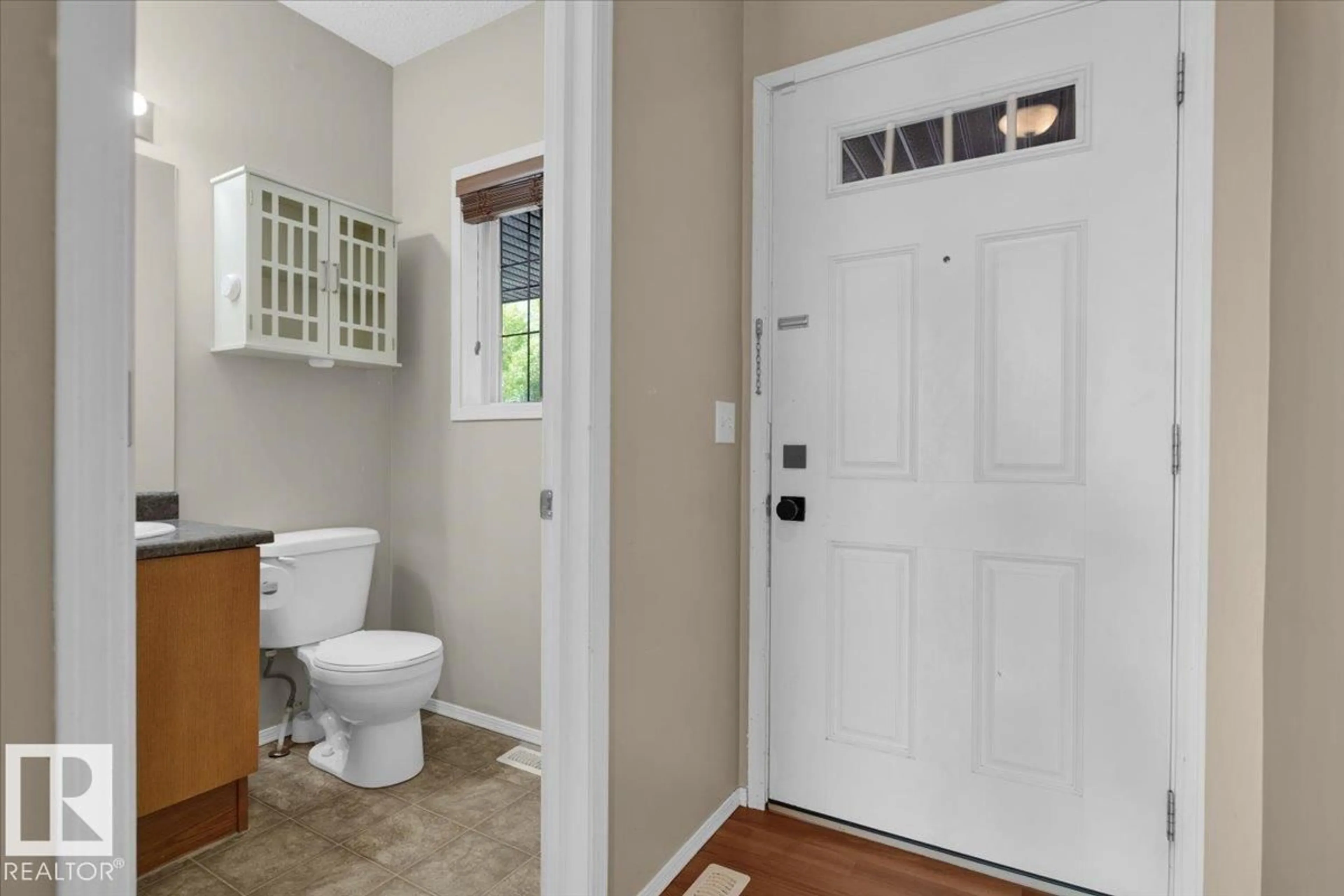 Indoor entryway for 35 GALLOWAY WD, Fort Saskatchewan Alberta T8L0A3