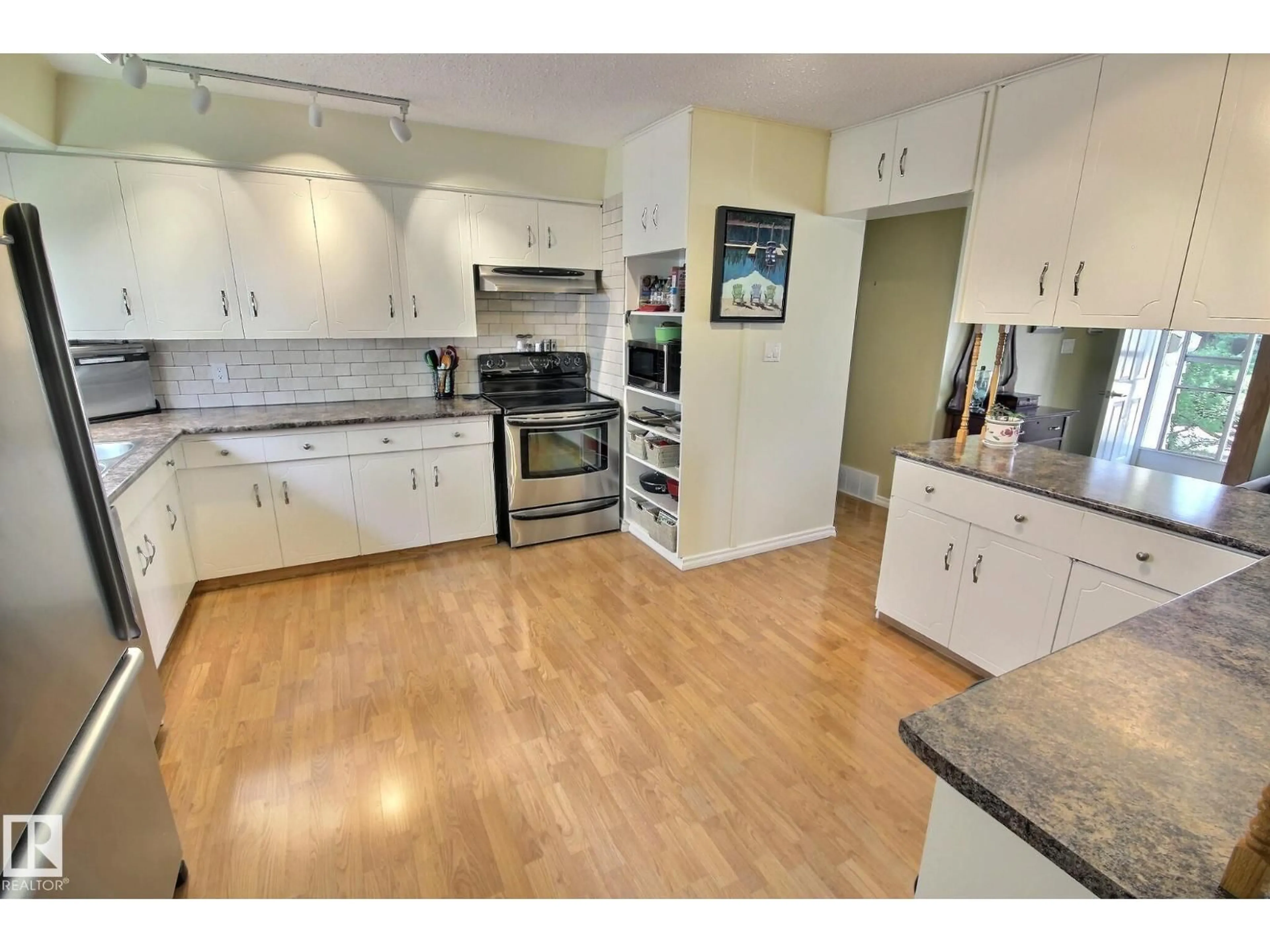 Open concept kitchen, unknown for 2 WASCANA ST, Spruce Grove Alberta T7X1M4