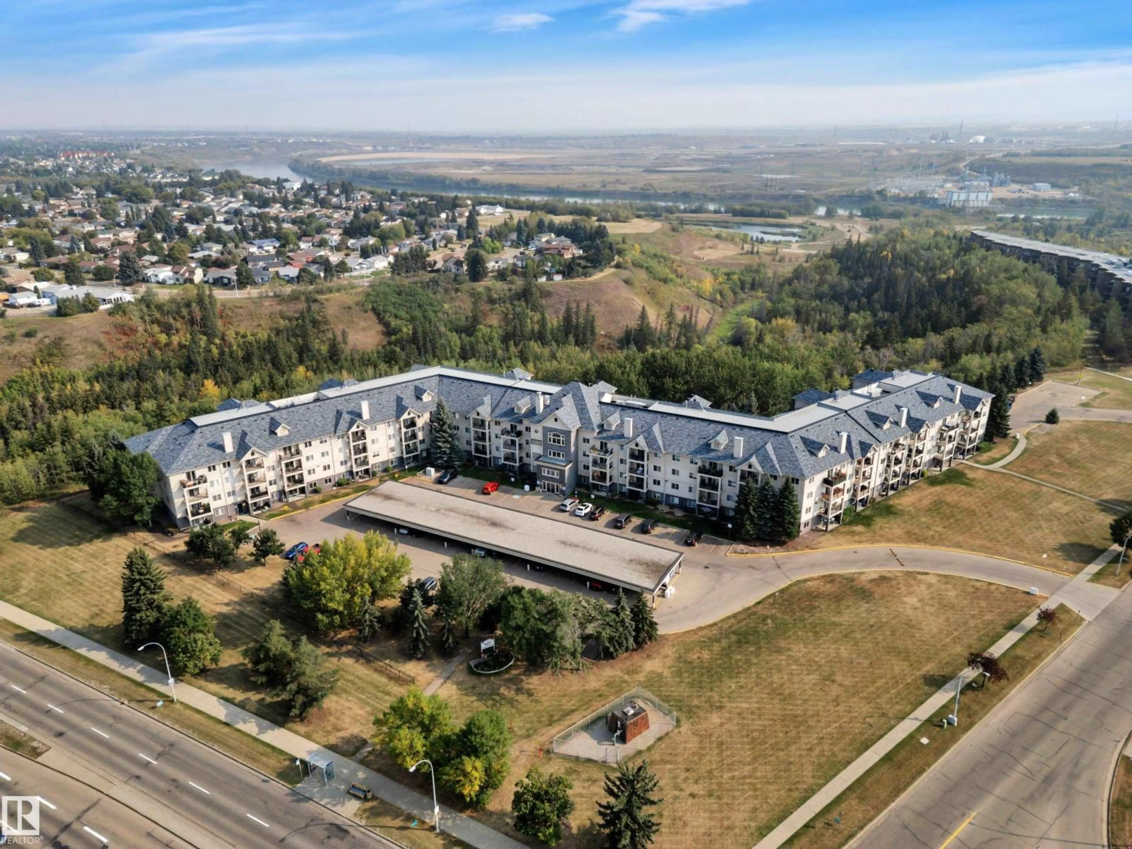 A pic from outside/outdoor area/front of a property/back of a property/a pic from drone, mountain view for 592 - 331 HOOKE RD, Edmonton Alberta T5A5H2