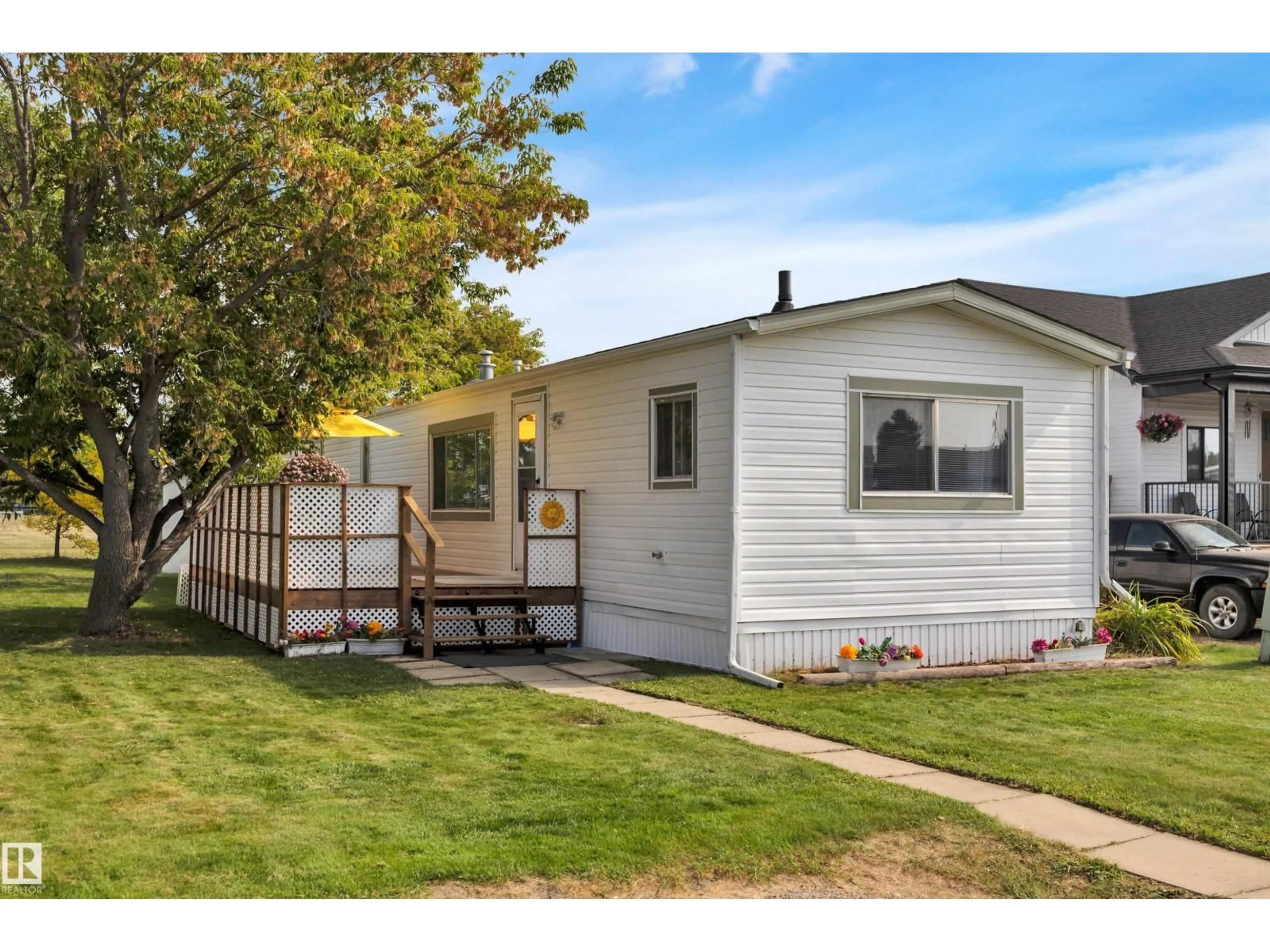 Home with vinyl exterior material, street for 46 CALMAR MOBILE HOME PARK, Calmar Alberta T0C0V0