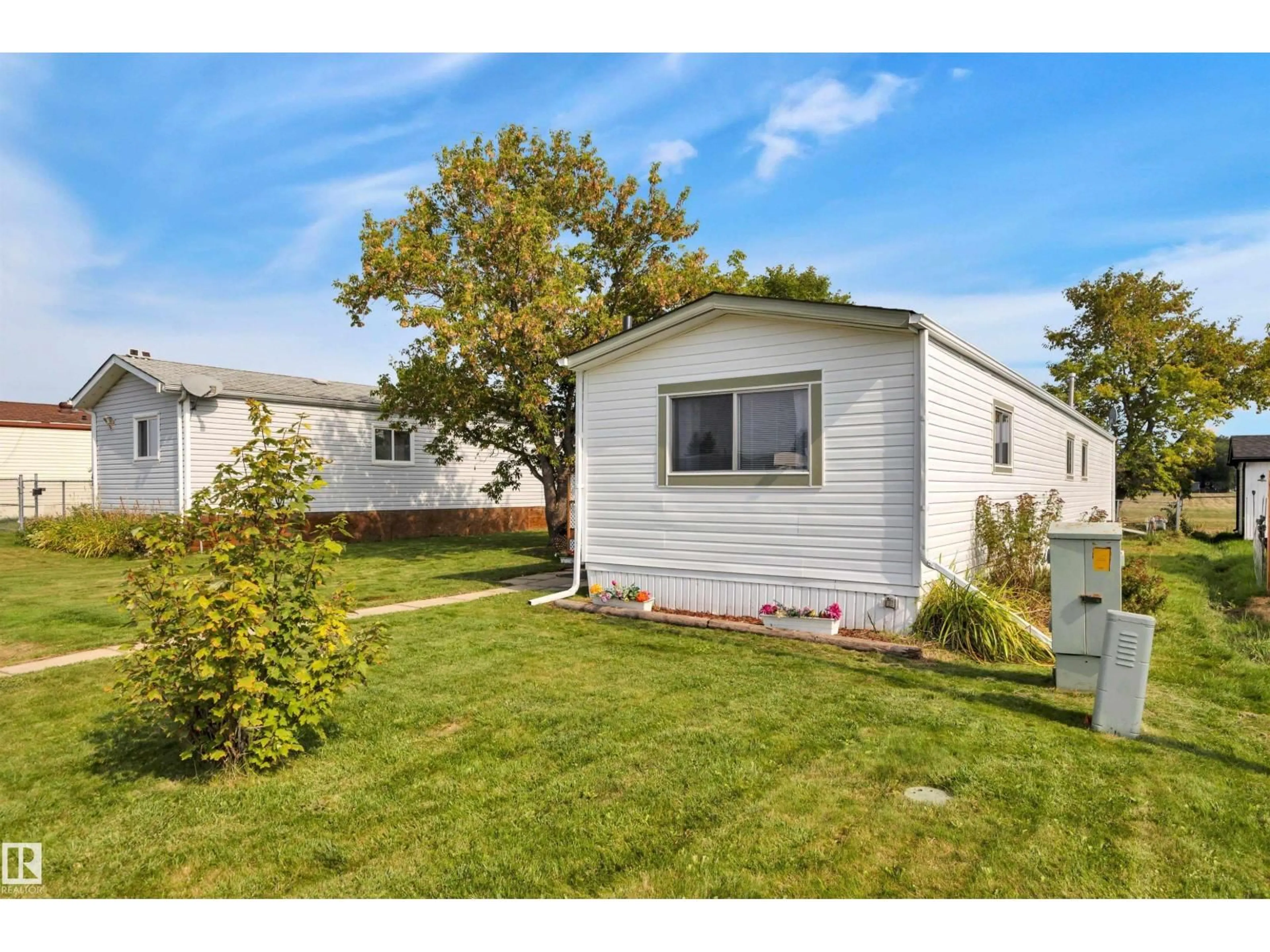 Home with vinyl exterior material, street for 46 CALMAR MOBILE HOME PARK, Calmar Alberta T0C0V0