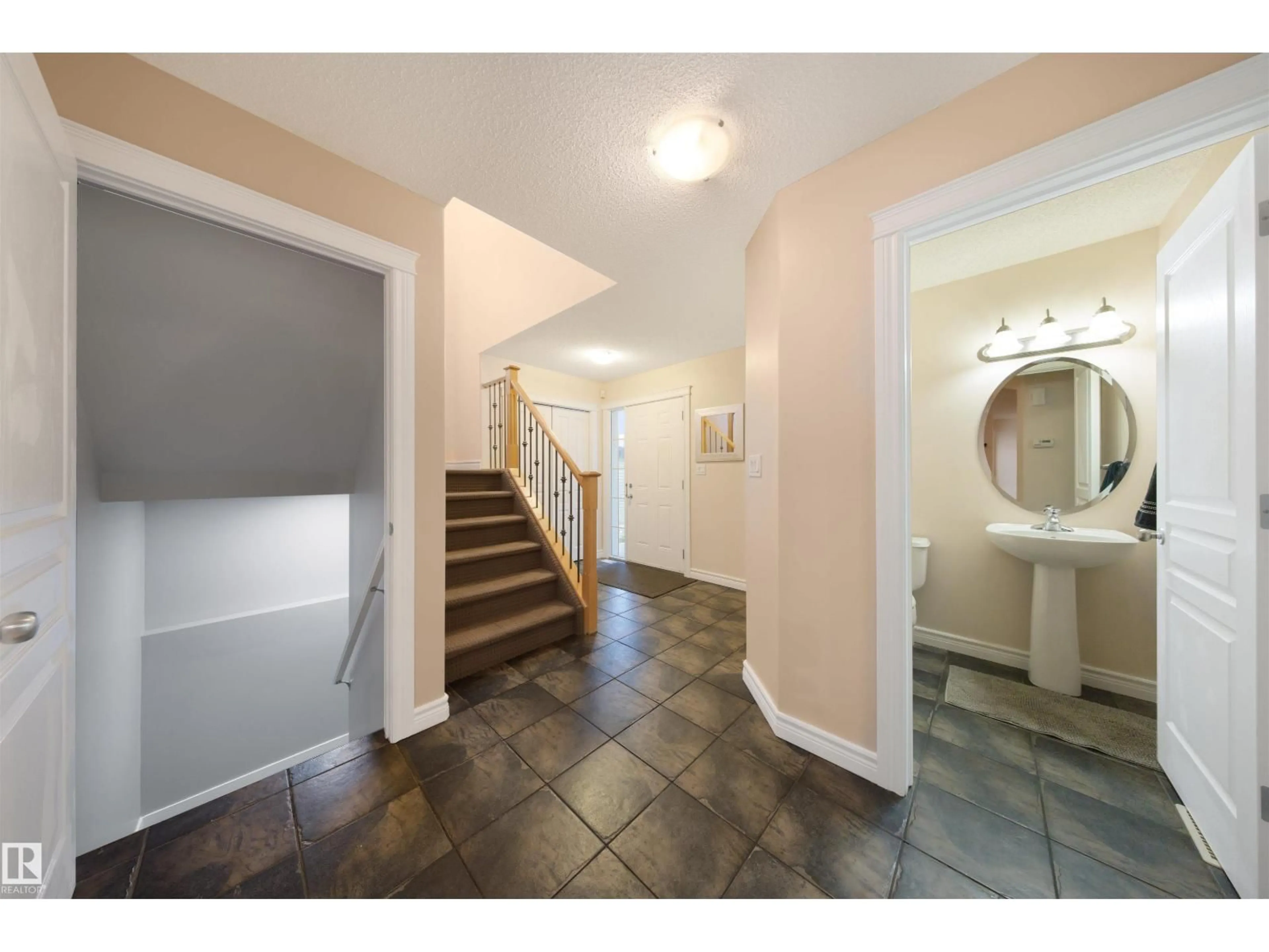 Indoor entryway for 2708 MILES PL, Edmonton Alberta T6W0B3