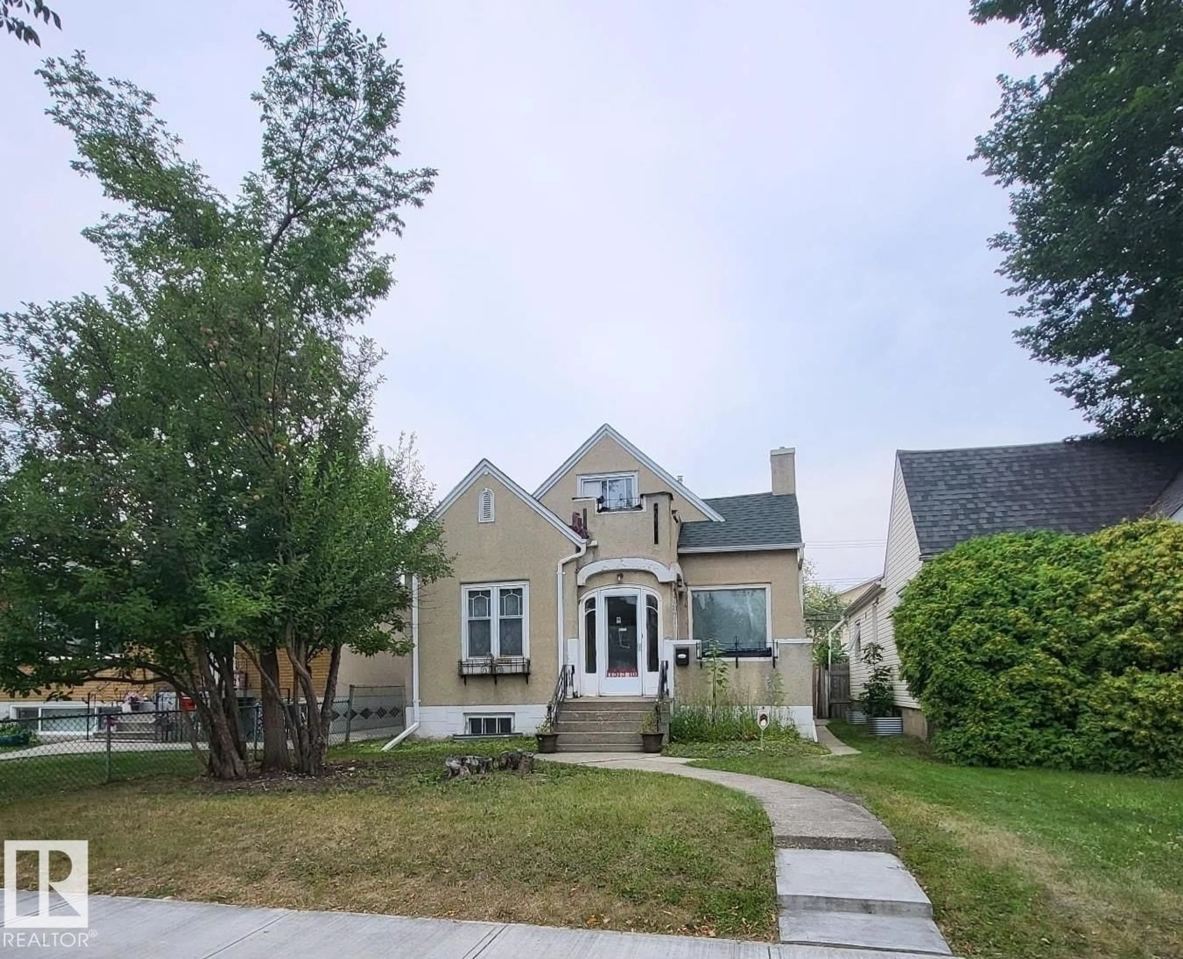Home with vinyl exterior material, street for 11515 101 ST, Edmonton Alberta T5G2B2