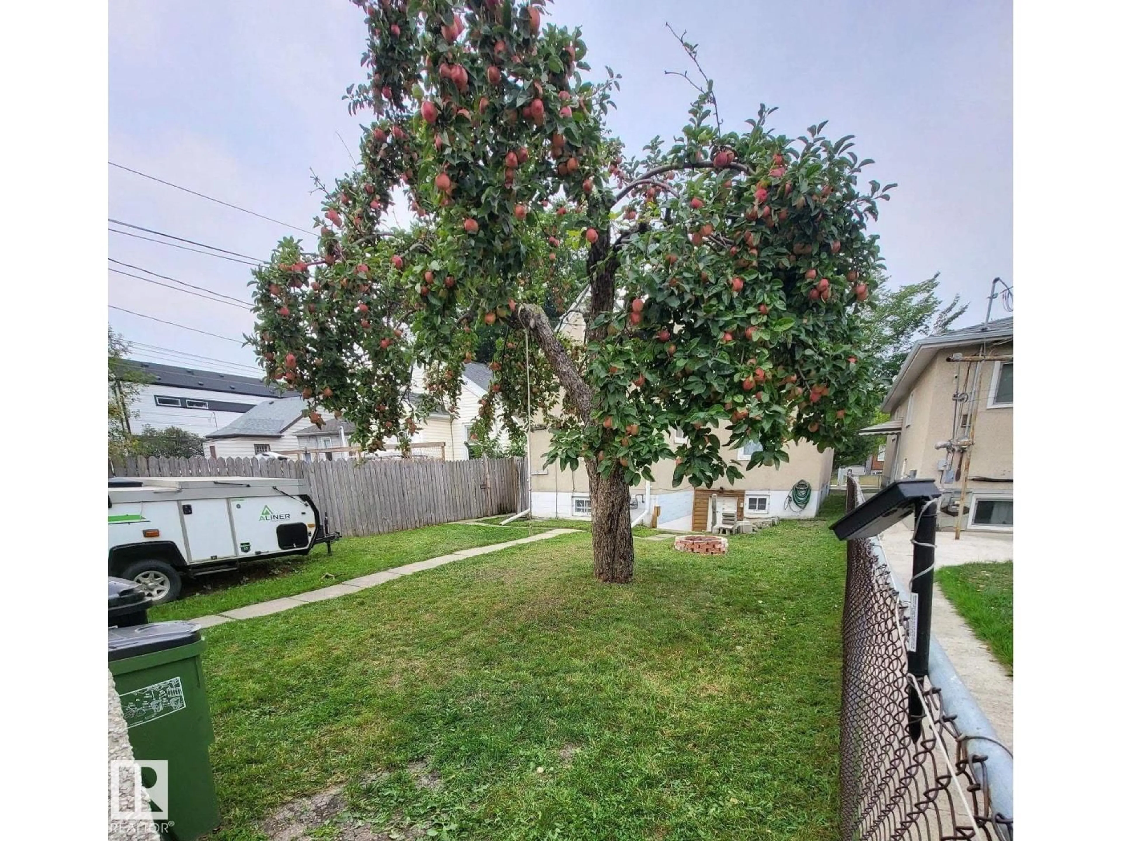 A pic from outside/outdoor area/front of a property/back of a property/a pic from drone, street for 11515 101 ST, Edmonton Alberta T5G2B2