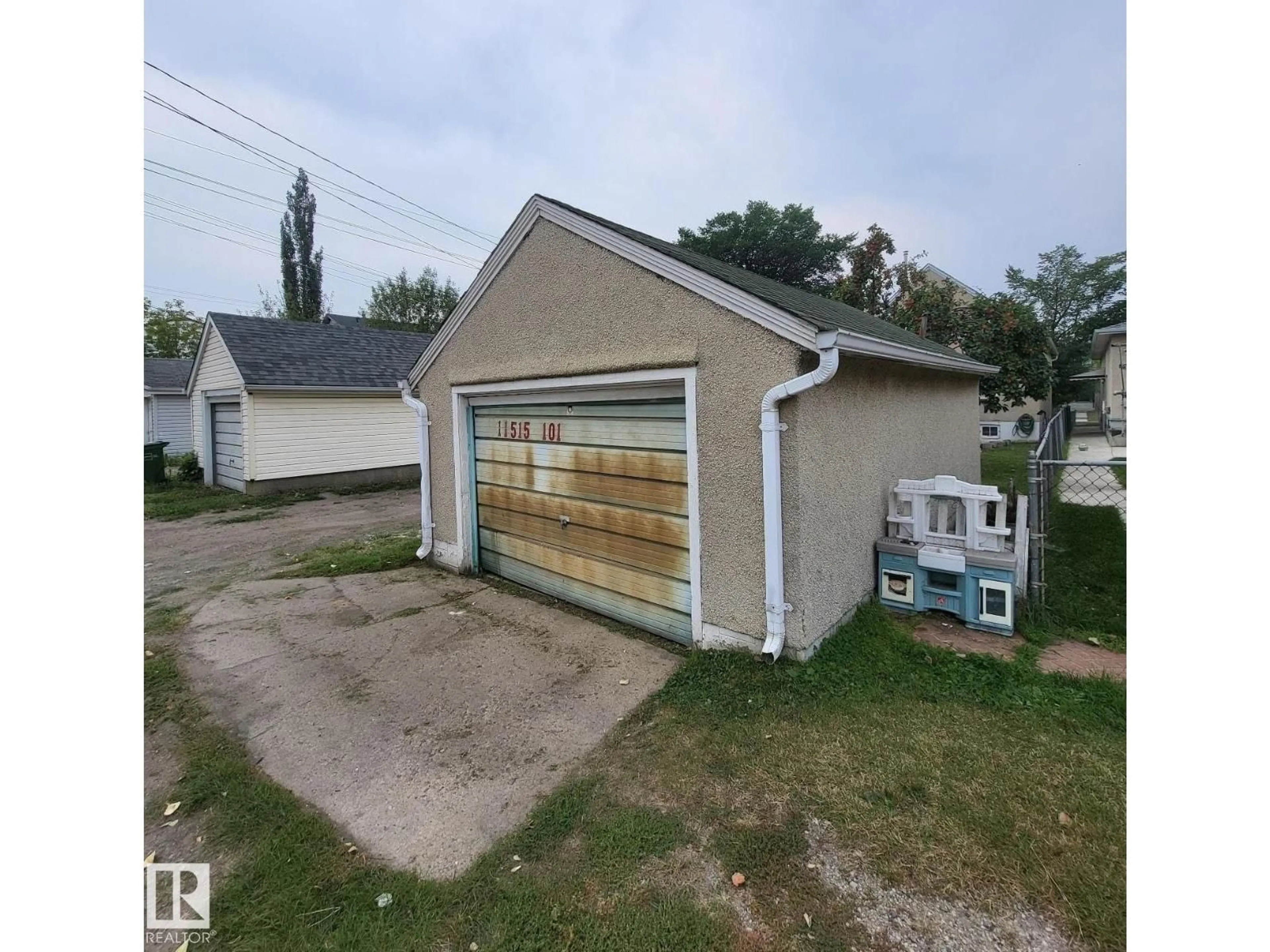 Shed for 11515 101 ST, Edmonton Alberta T5G2B2