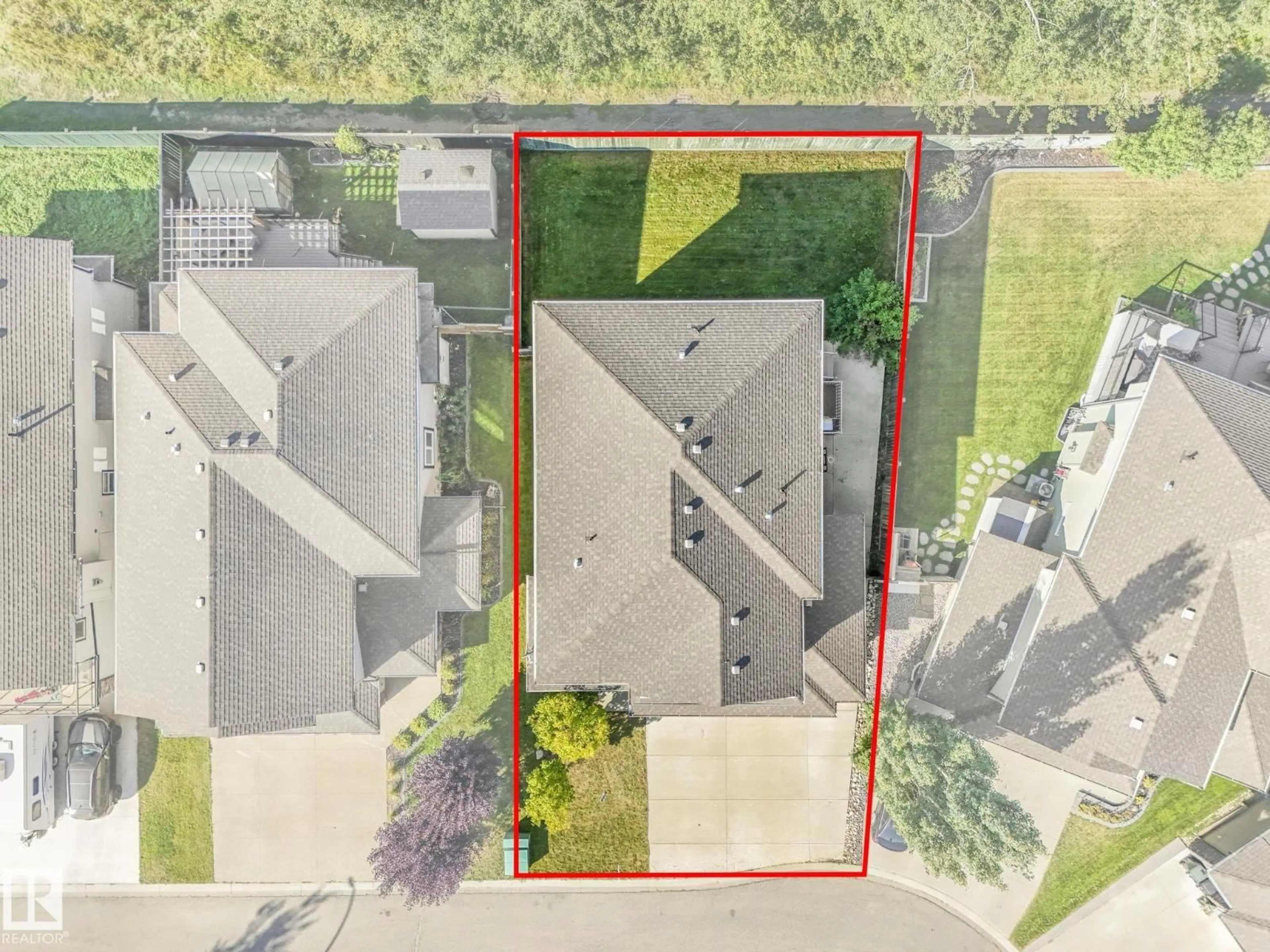 A pic from outside/outdoor area/front of a property/back of a property/a pic from drone, street for 18 VALARIE BA, Spruce Grove Alberta T7X0J7
