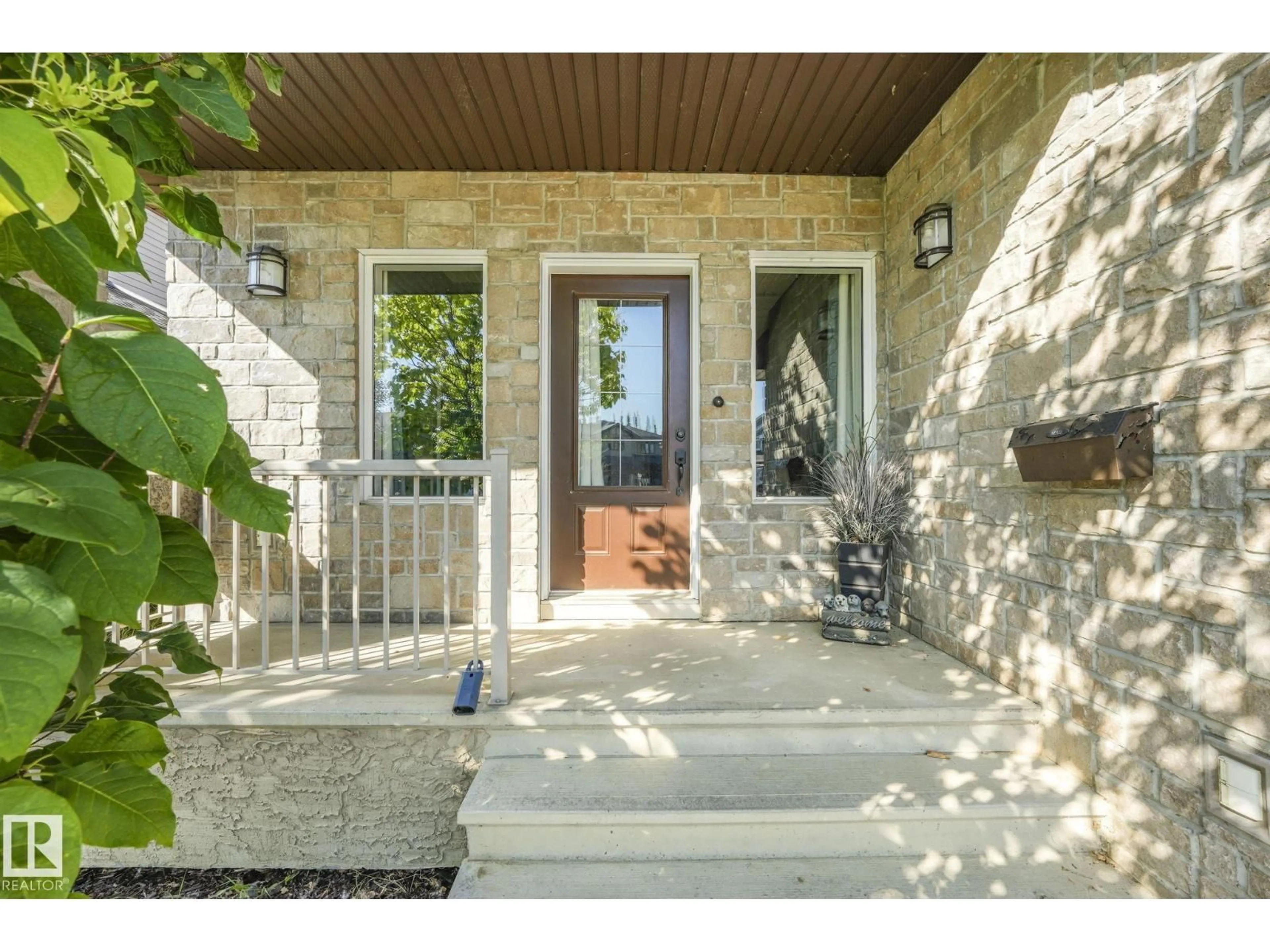 Indoor entryway for 18 VALARIE BA, Spruce Grove Alberta T7X0J7