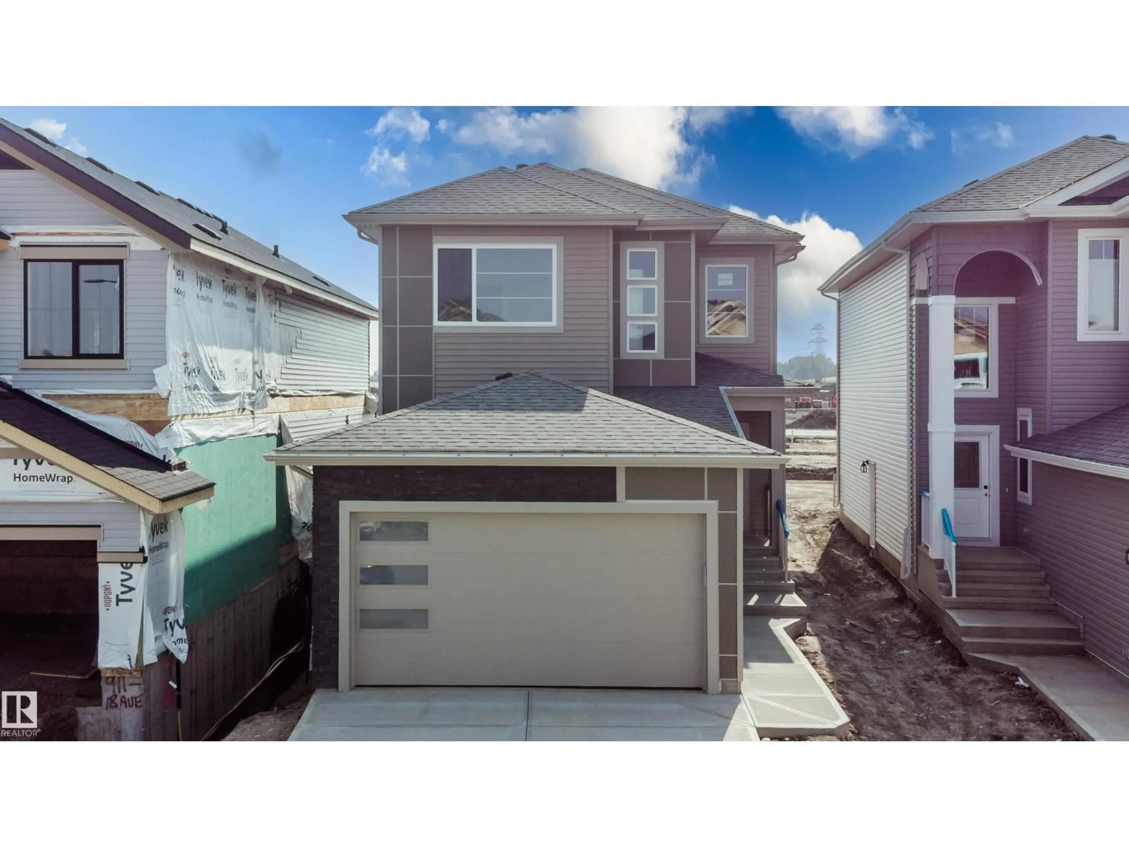 Home with vinyl exterior material, street for 915 18 AV, Edmonton Alberta T6T2X3