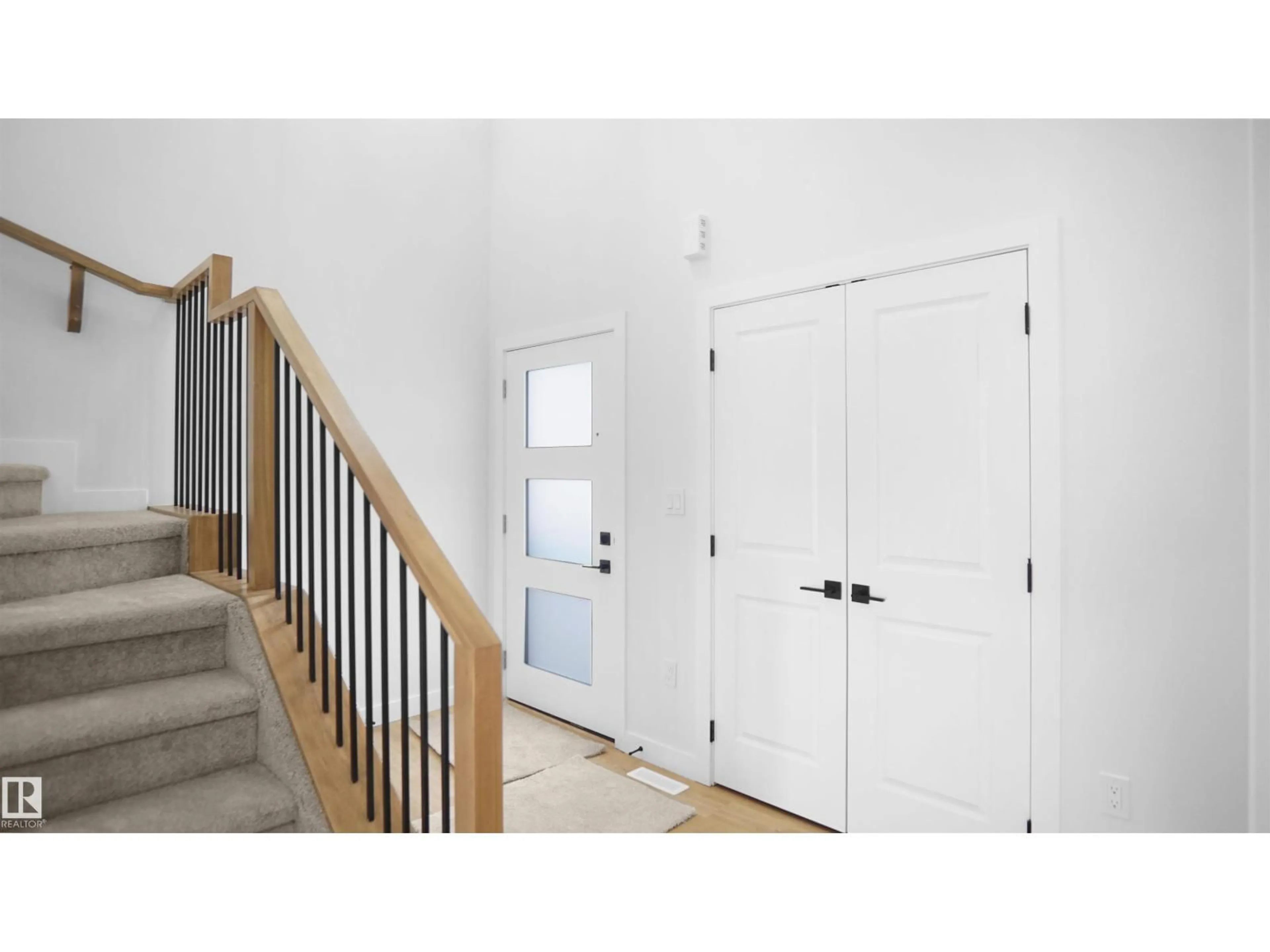 Indoor entryway for 10 AXELWOOD CRESCENT, Spruce Grove Alberta T7X4G4