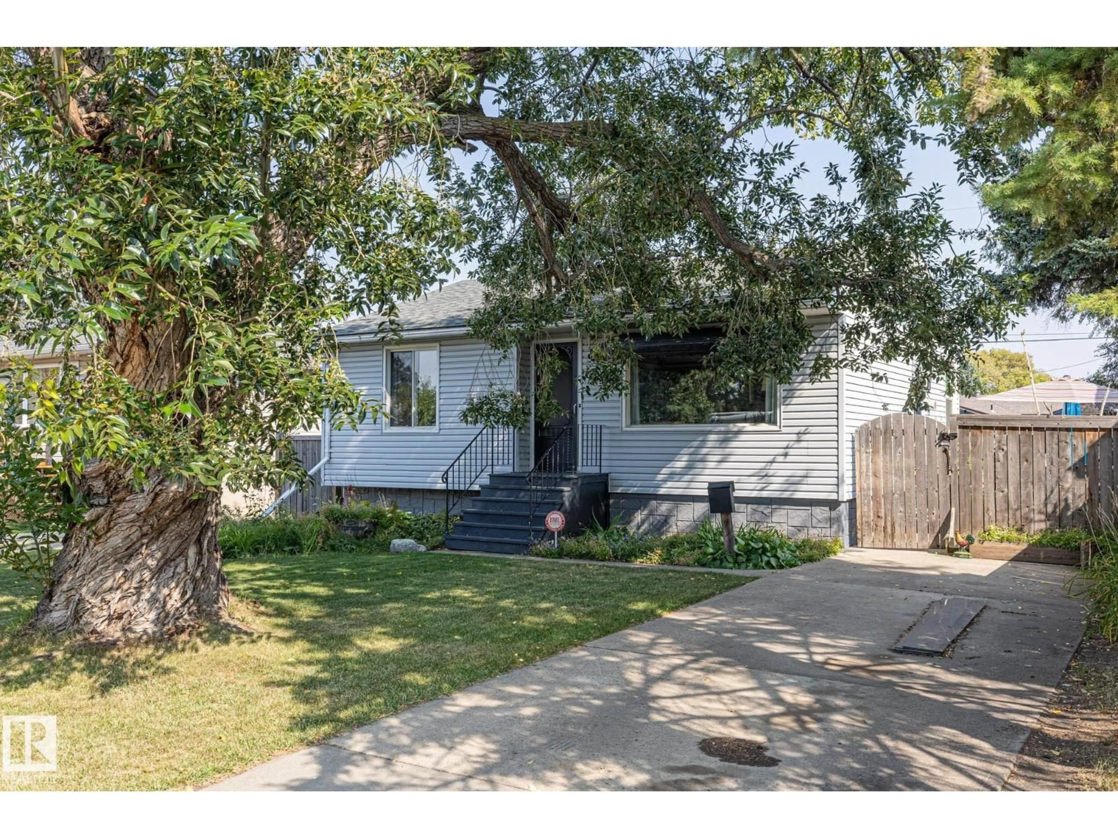 Unknown for NW - 9135 155 ST, Edmonton Alberta T5R1W6