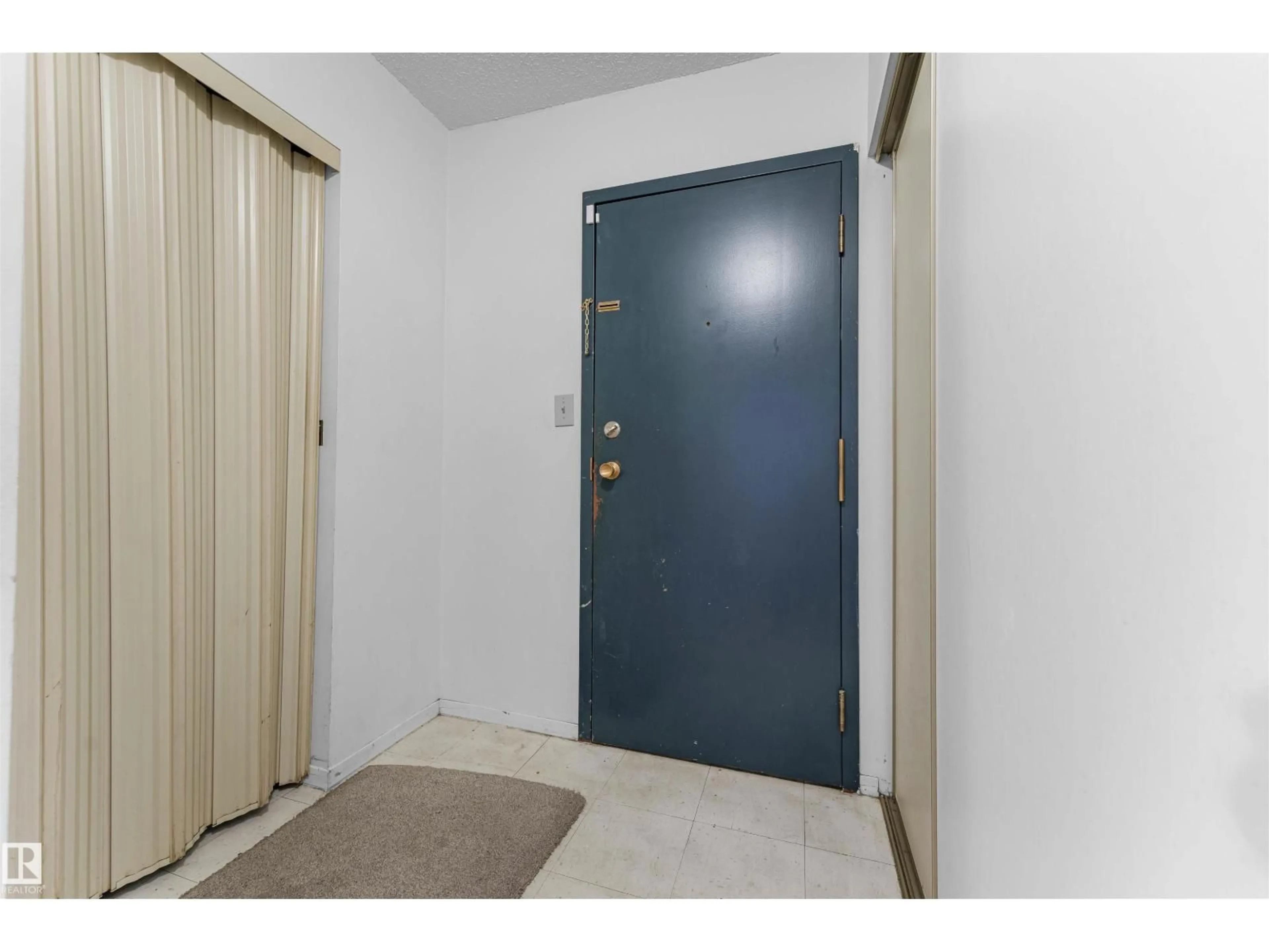 Indoor entryway for #208 - 1620 48 ST, Edmonton Alberta T5L5P1