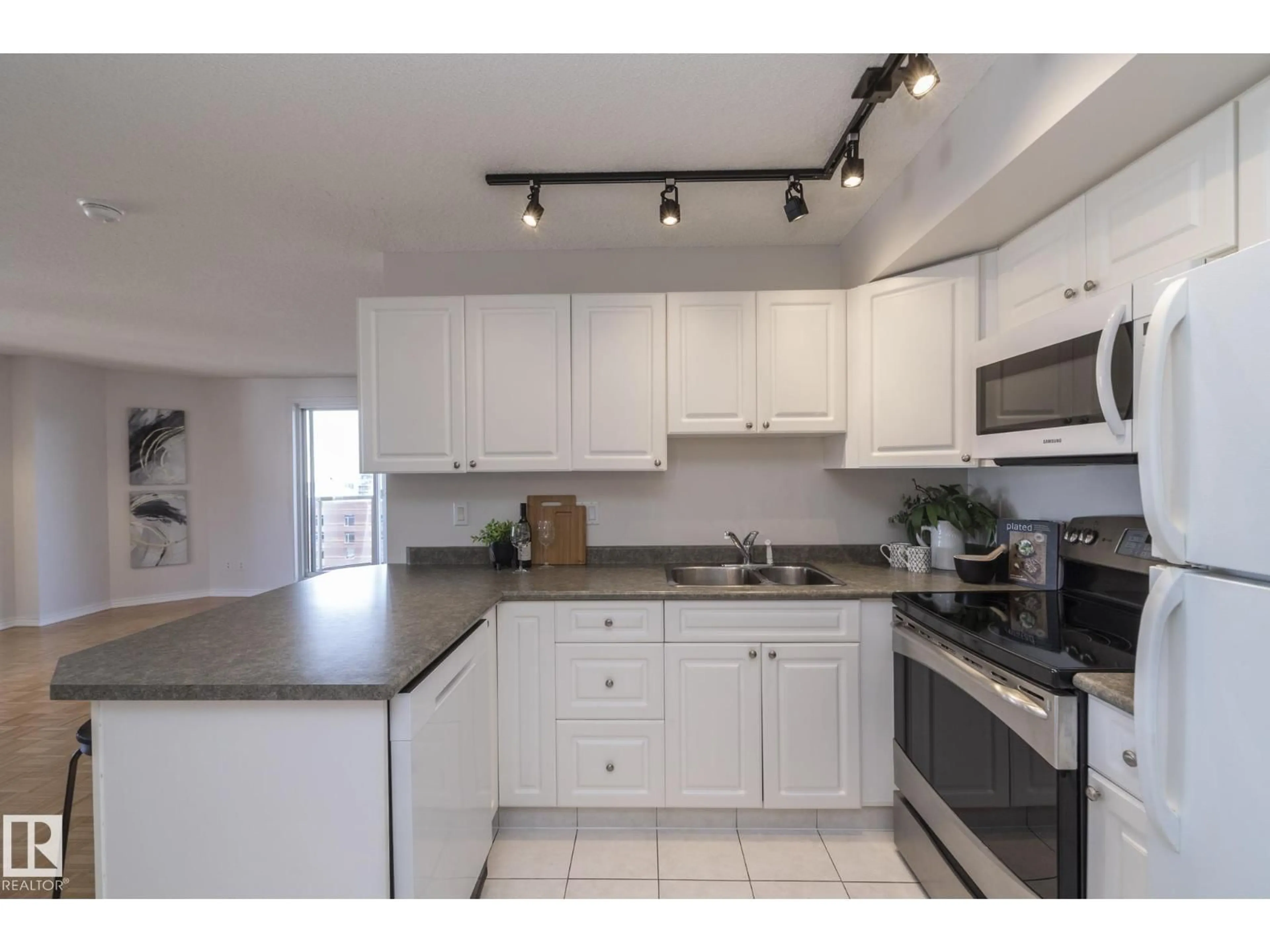 Standard kitchen, ceramic/tile floor for 801 - 10909 103 AV, Edmonton Alberta T5K2W7