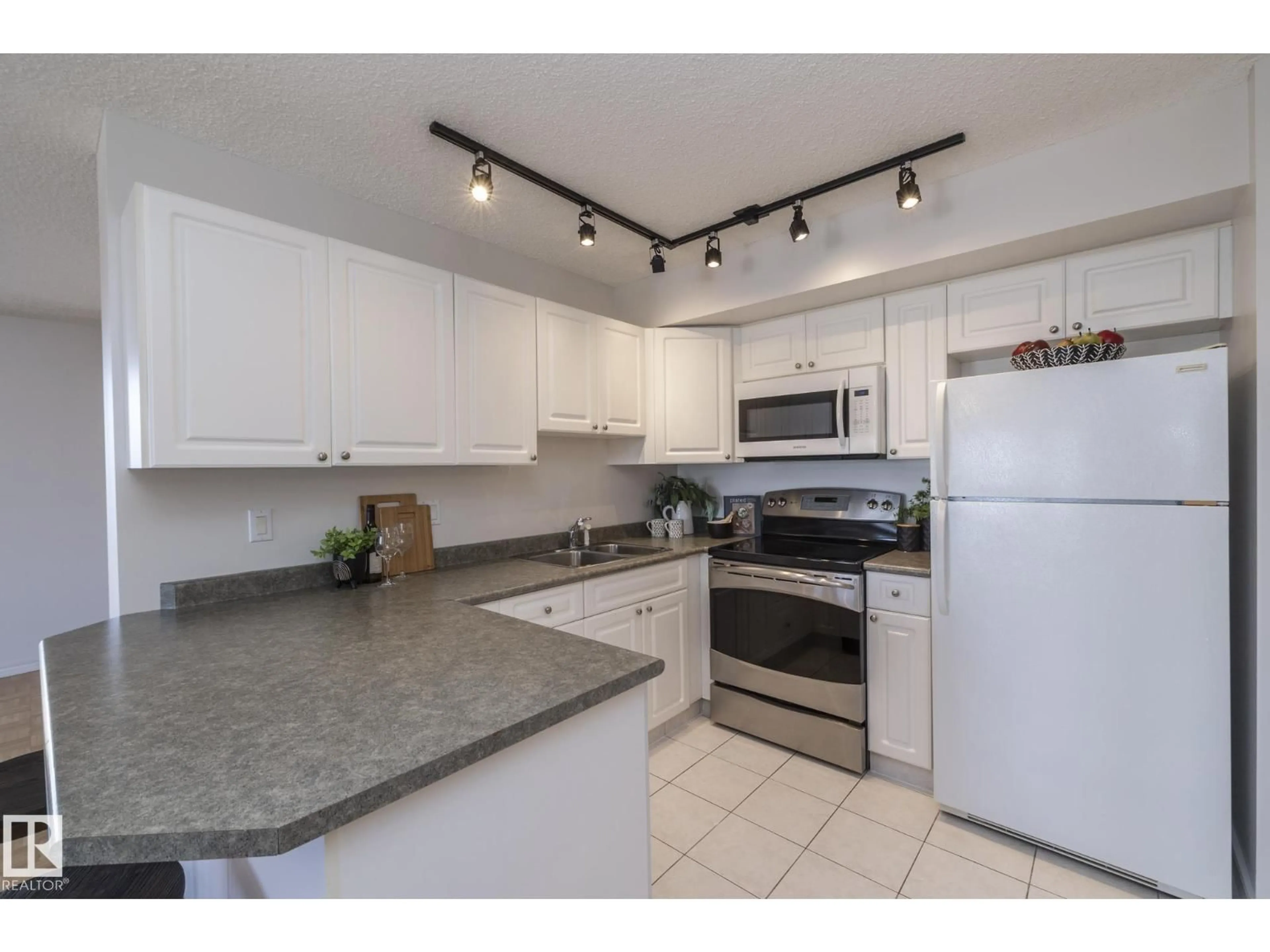 Standard kitchen, ceramic/tile floor for 801 - 10909 103 AV, Edmonton Alberta T5K2W7