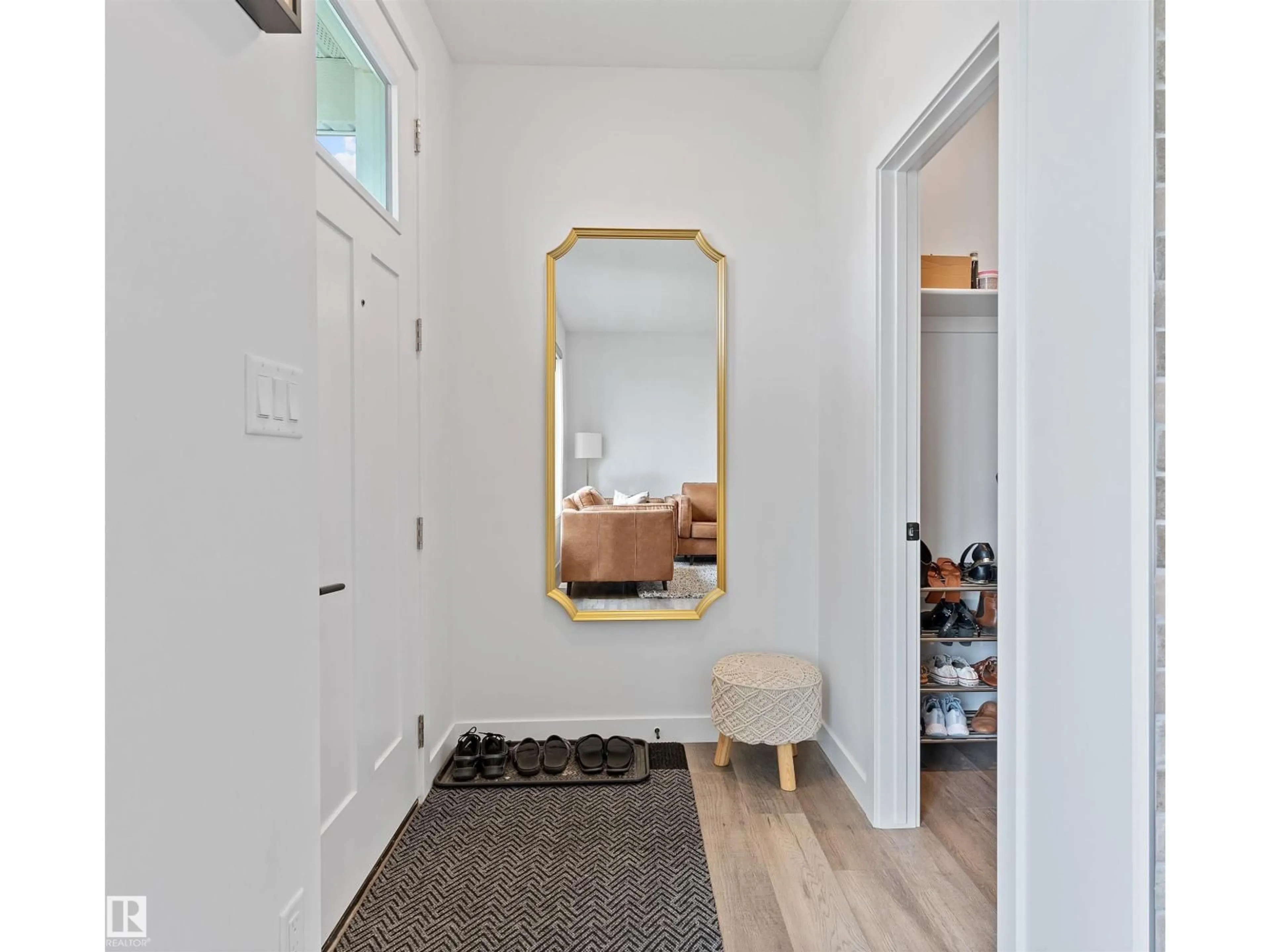 Indoor entryway for 182 CALEDONIA DR, Leduc Alberta T9E0S9