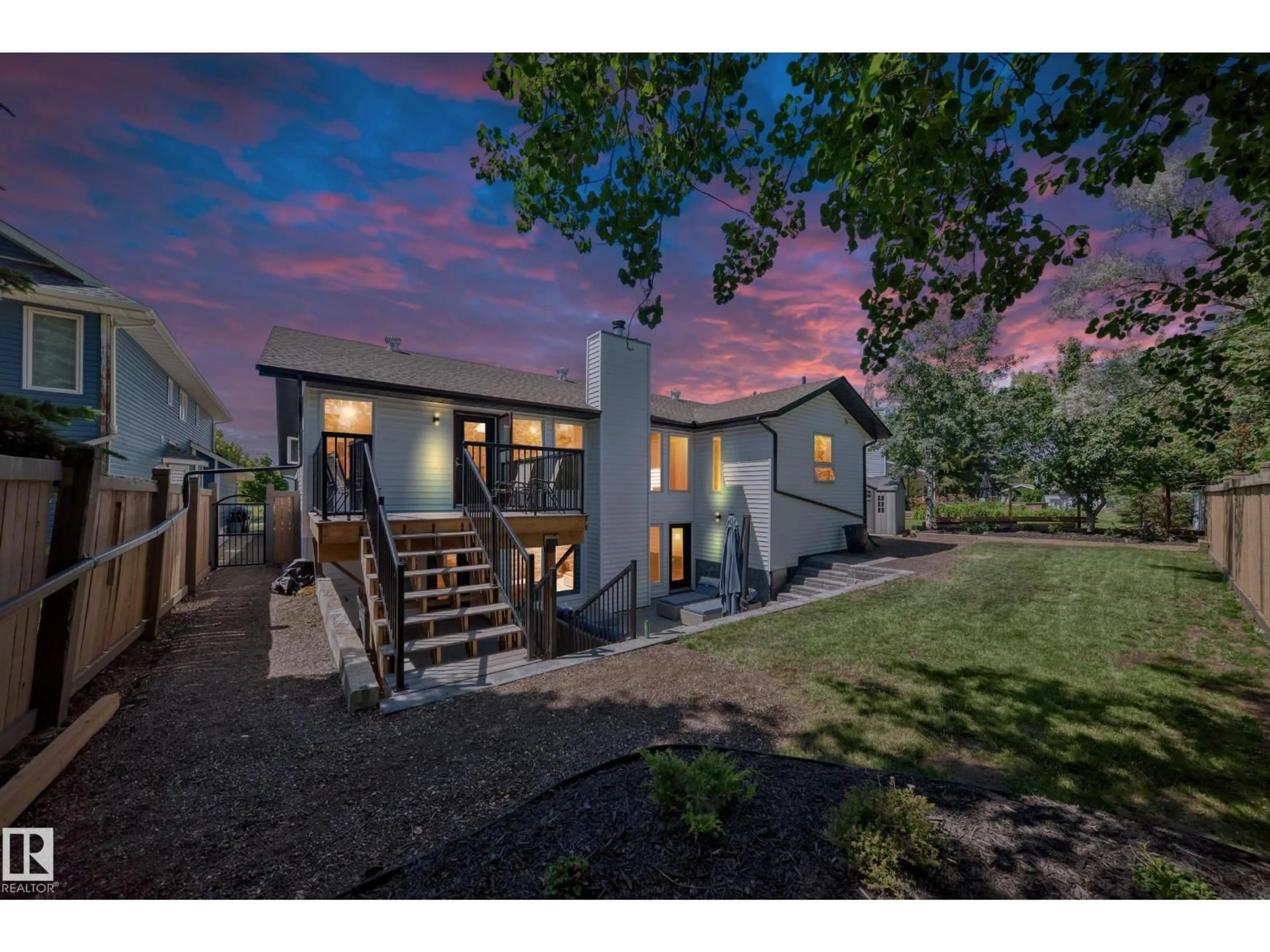 A pic from outside/outdoor area/front of a property/back of a property/a pic from drone, street for 424 BUTCHART DR, Edmonton Alberta T6R1R1