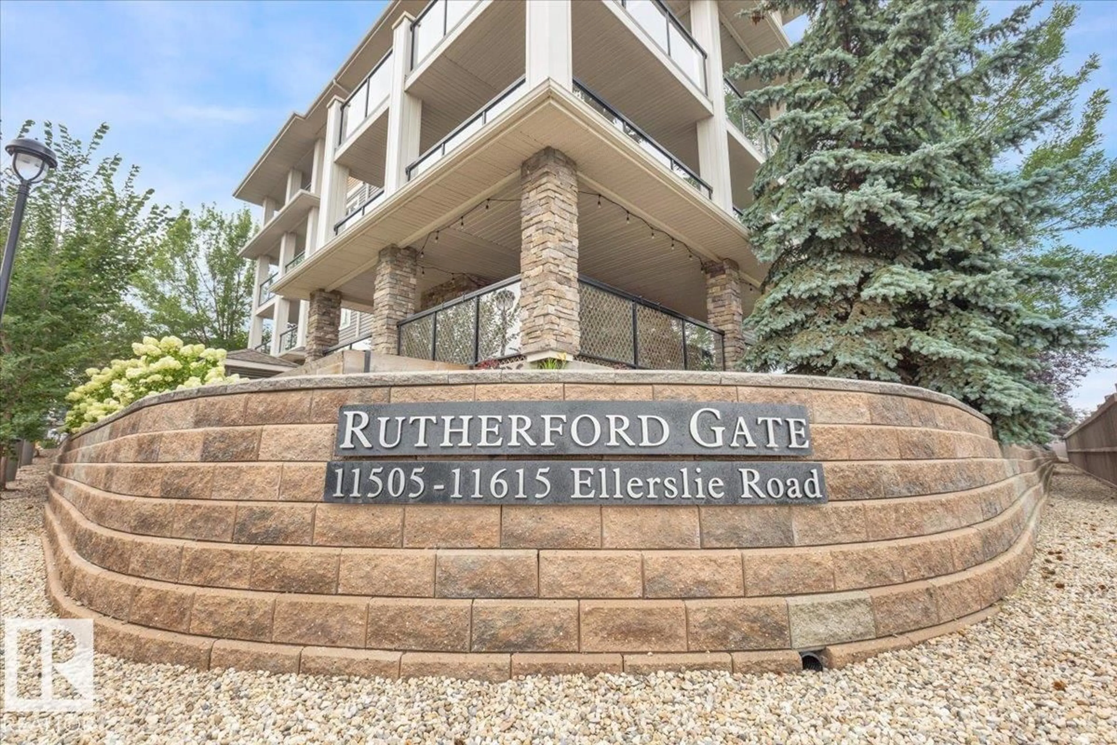Indoor foyer for #106 - 11615 ELLERSLIE RD, Edmonton Alberta T6W0J3