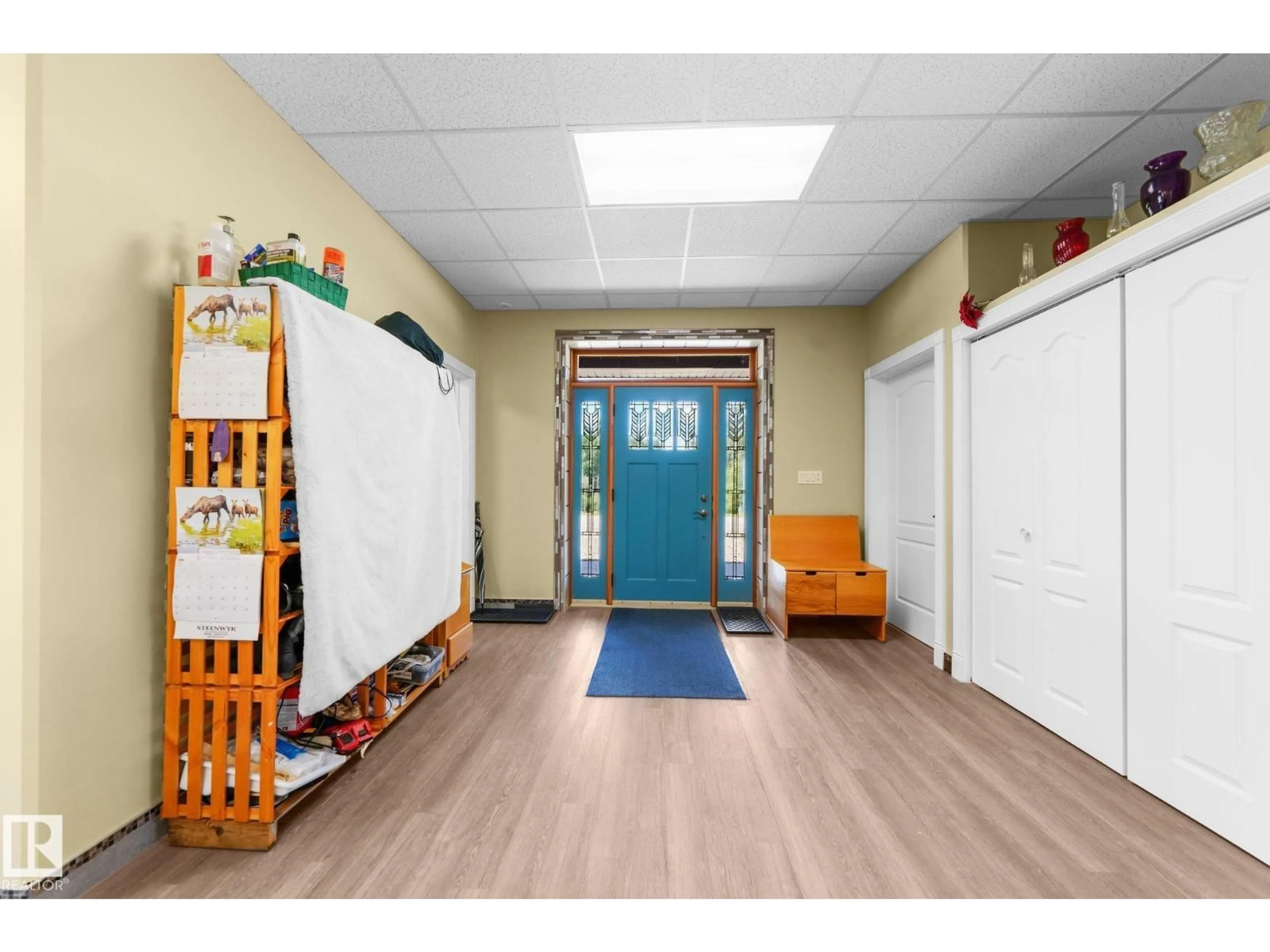 Indoor foyer for 51316 HIGHWAY 759, Rural Parkland County Alberta T0E2H0