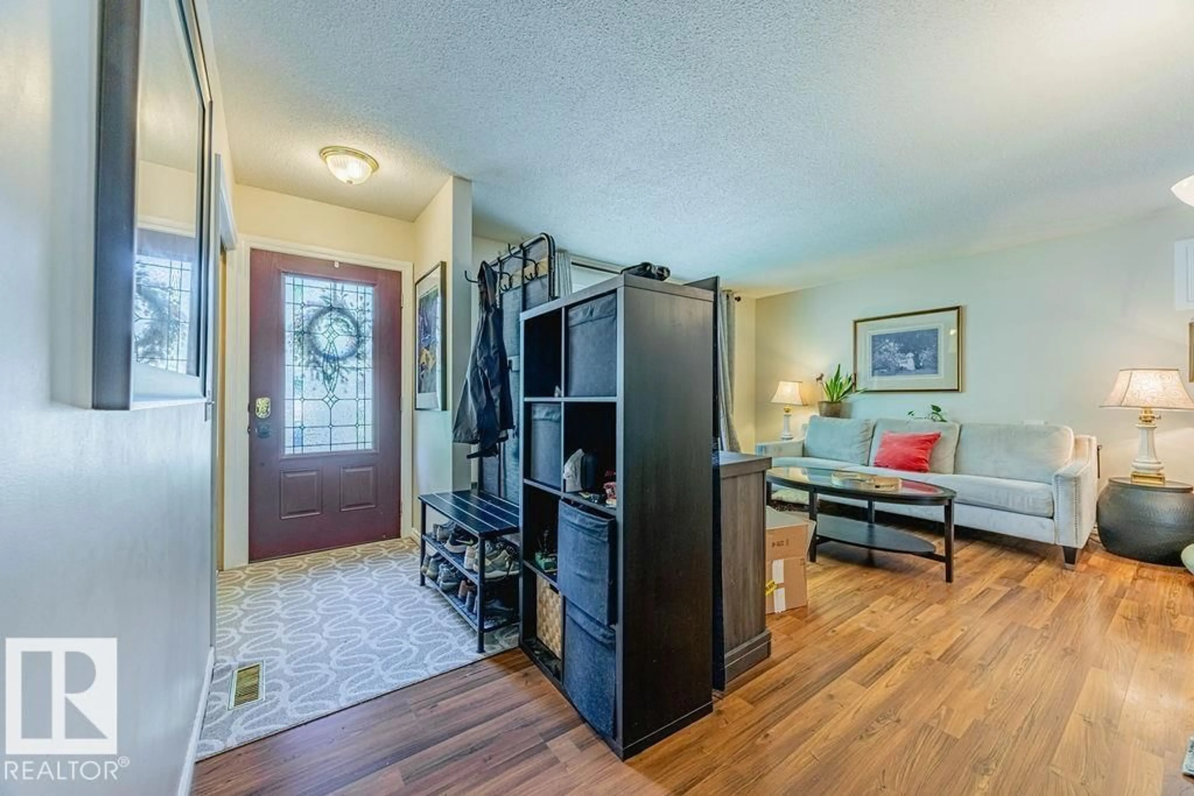 Indoor entryway for 18 GLAMORGAN DR, Sherwood Park Alberta T8A2Y4