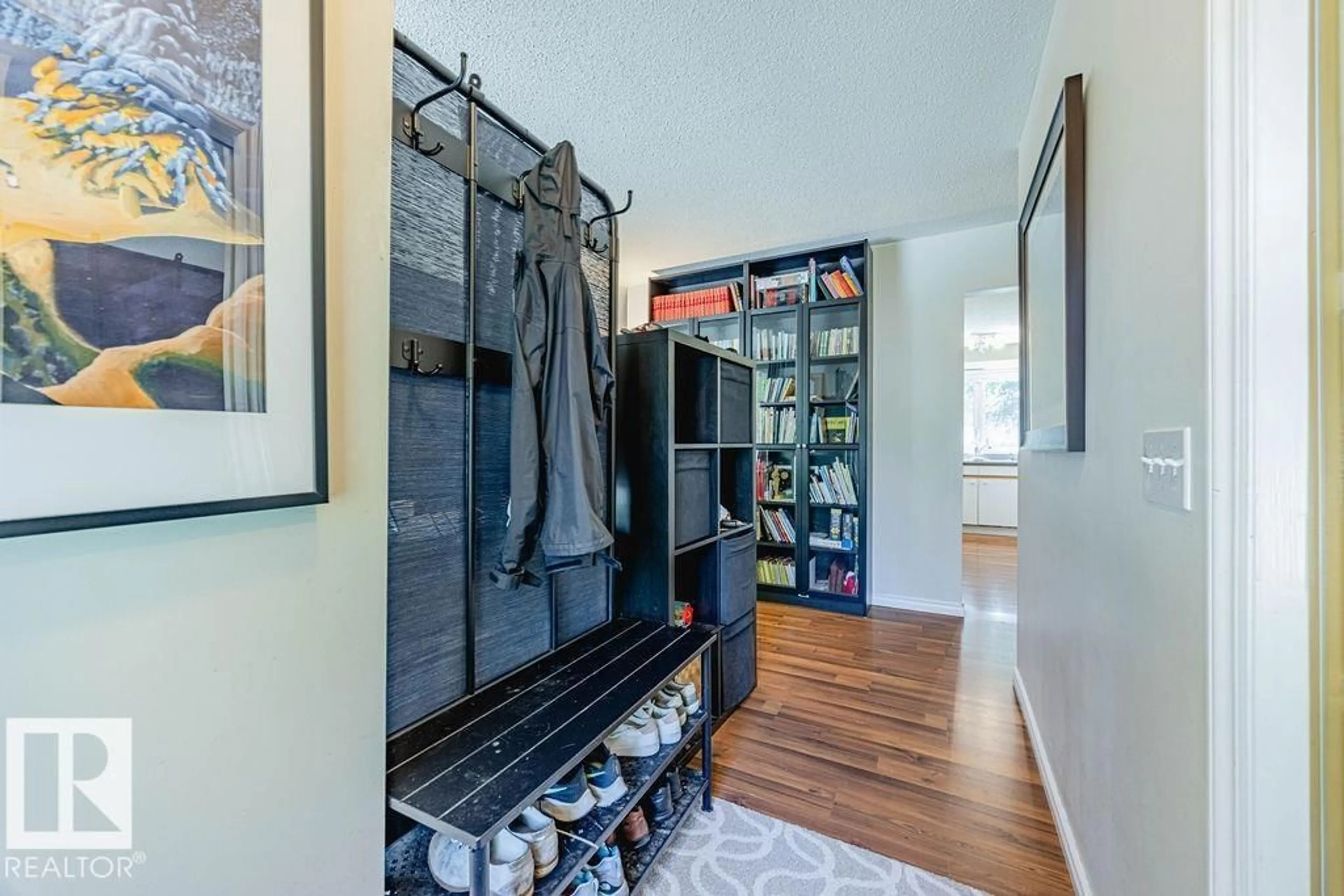 Indoor entryway for 18 GLAMORGAN DR, Sherwood Park Alberta T8A2Y4