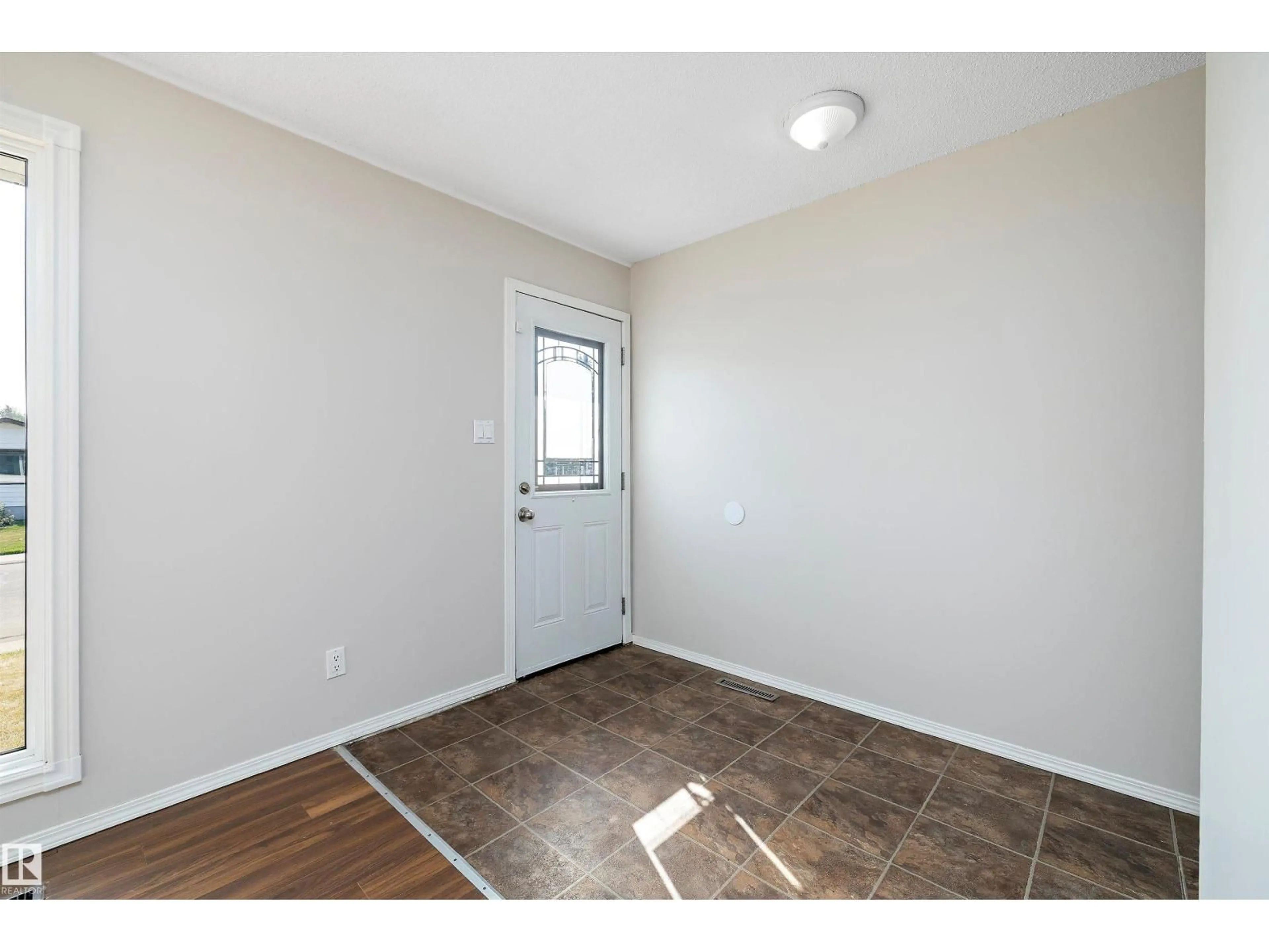 Indoor entryway for 3412 114 AV, Edmonton Alberta T5W0S3