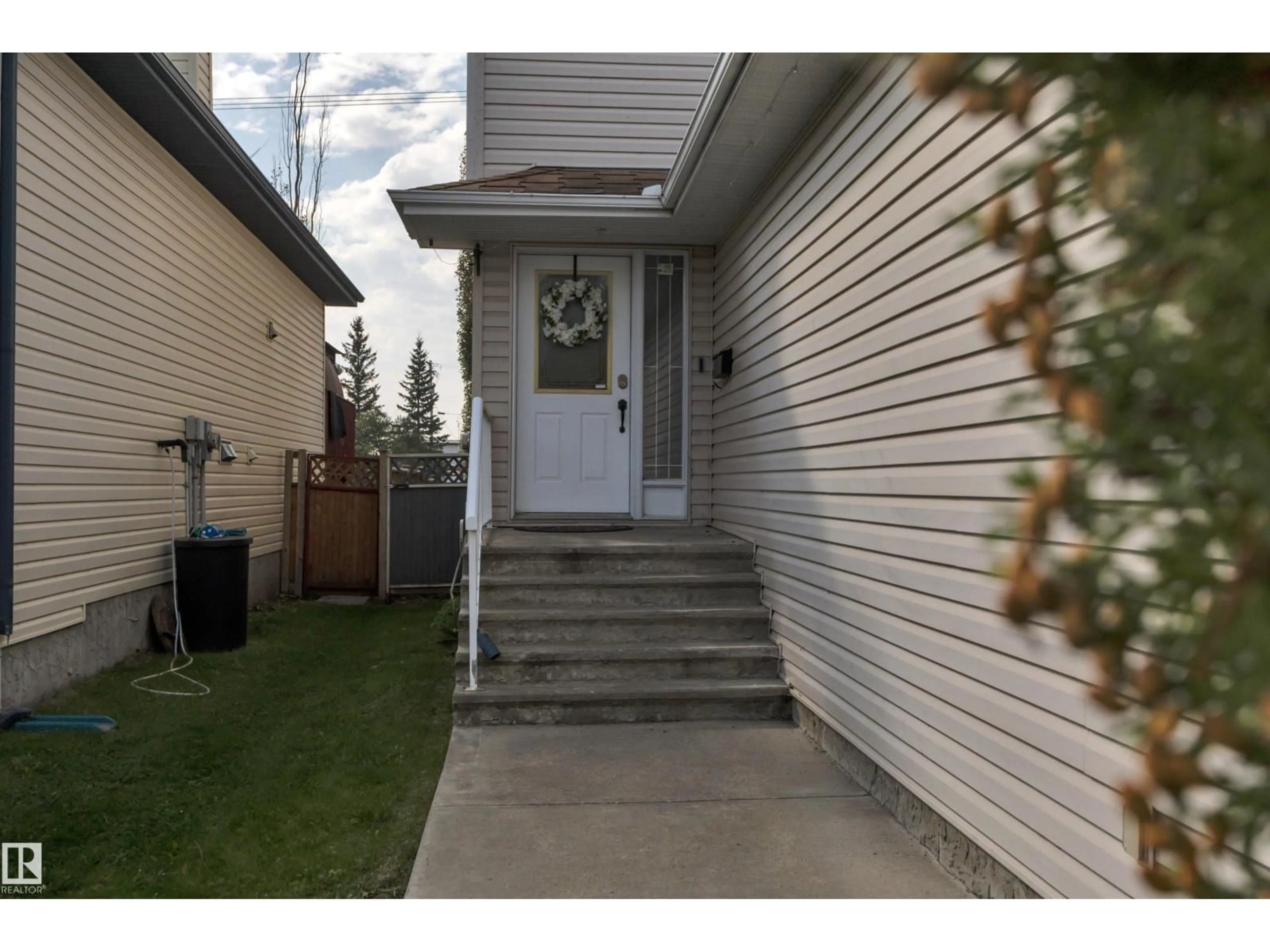 Unknown for 778 HIGHWOOD BV, Devon Alberta T9G2G6
