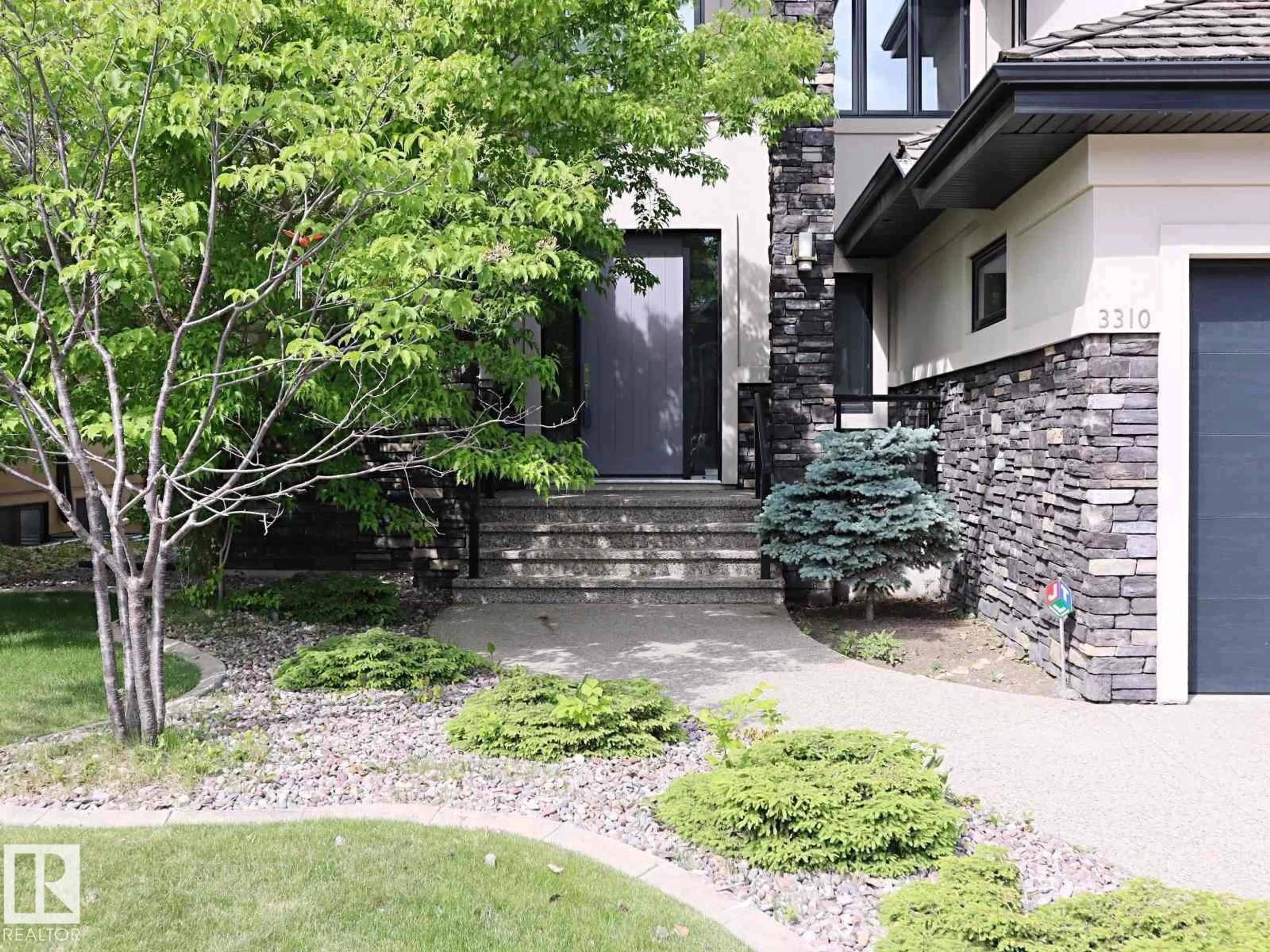 Indoor entryway for 3310 WATSON BA, Edmonton Alberta T6W0P2
