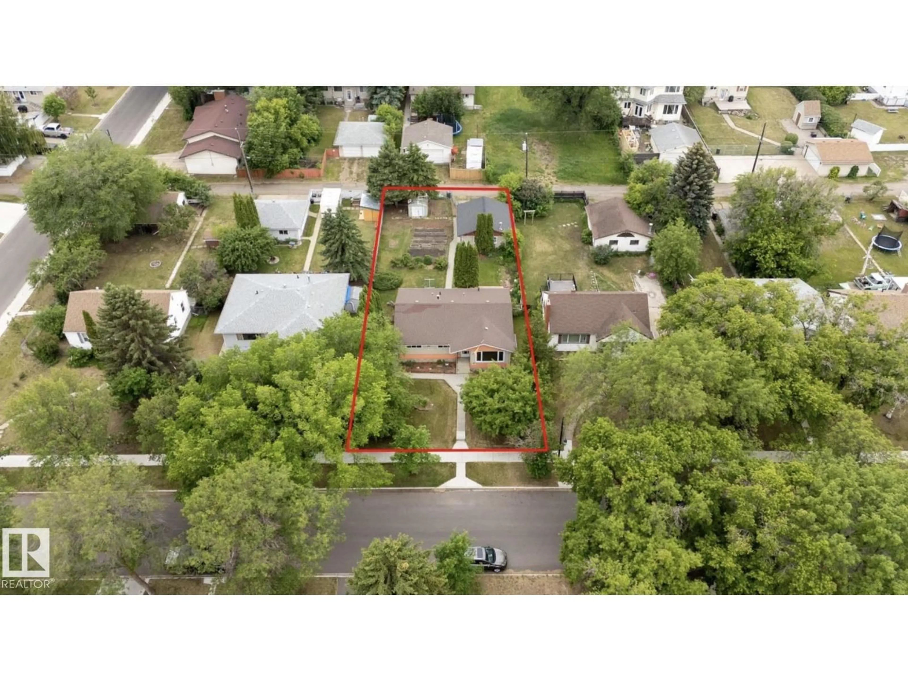 A pic from outside/outdoor area/front of a property/back of a property/a pic from drone, street for NW - 12416 77 STREET, Edmonton Alberta T5B2H5