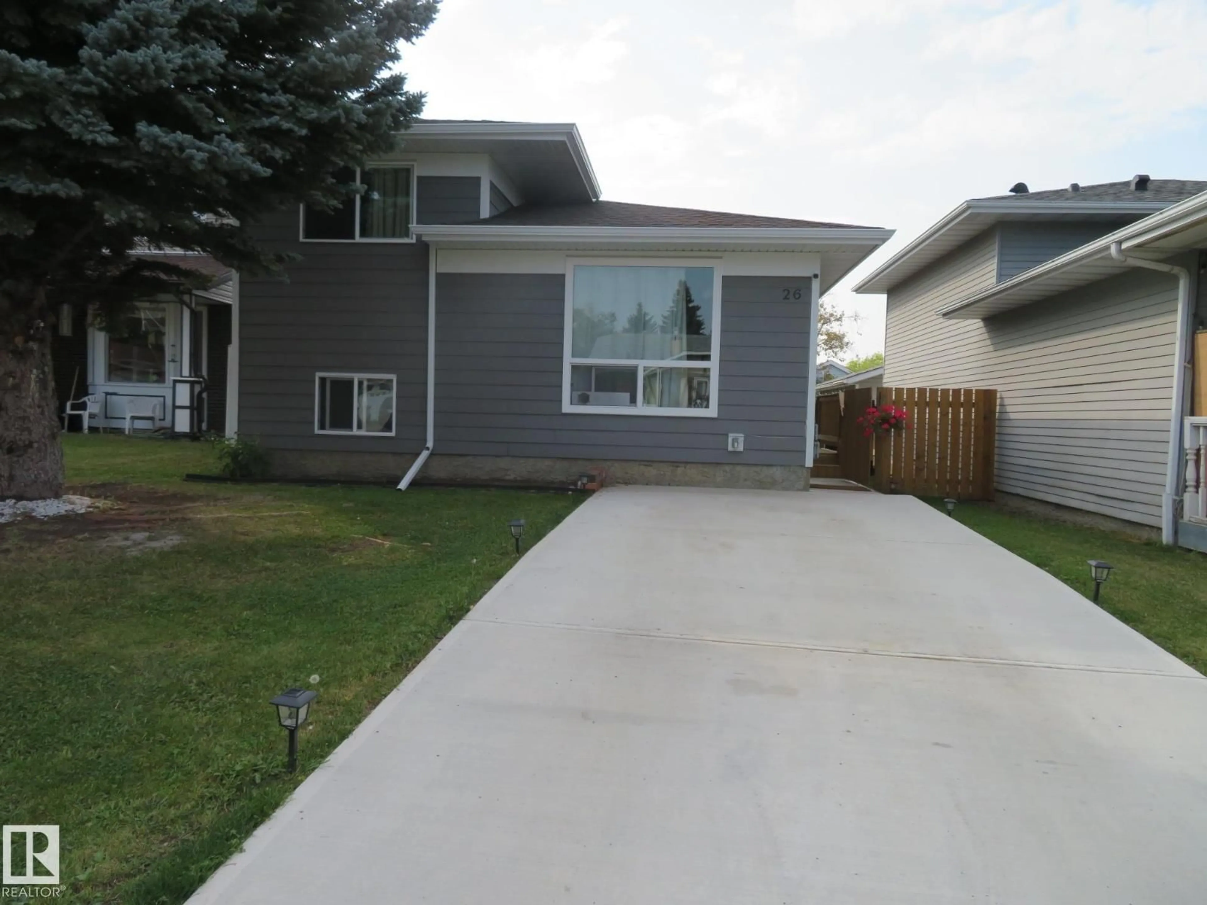 Home with vinyl exterior material, street for 26 WESTRIDGE PL, Spruce Grove Alberta T7X1S1