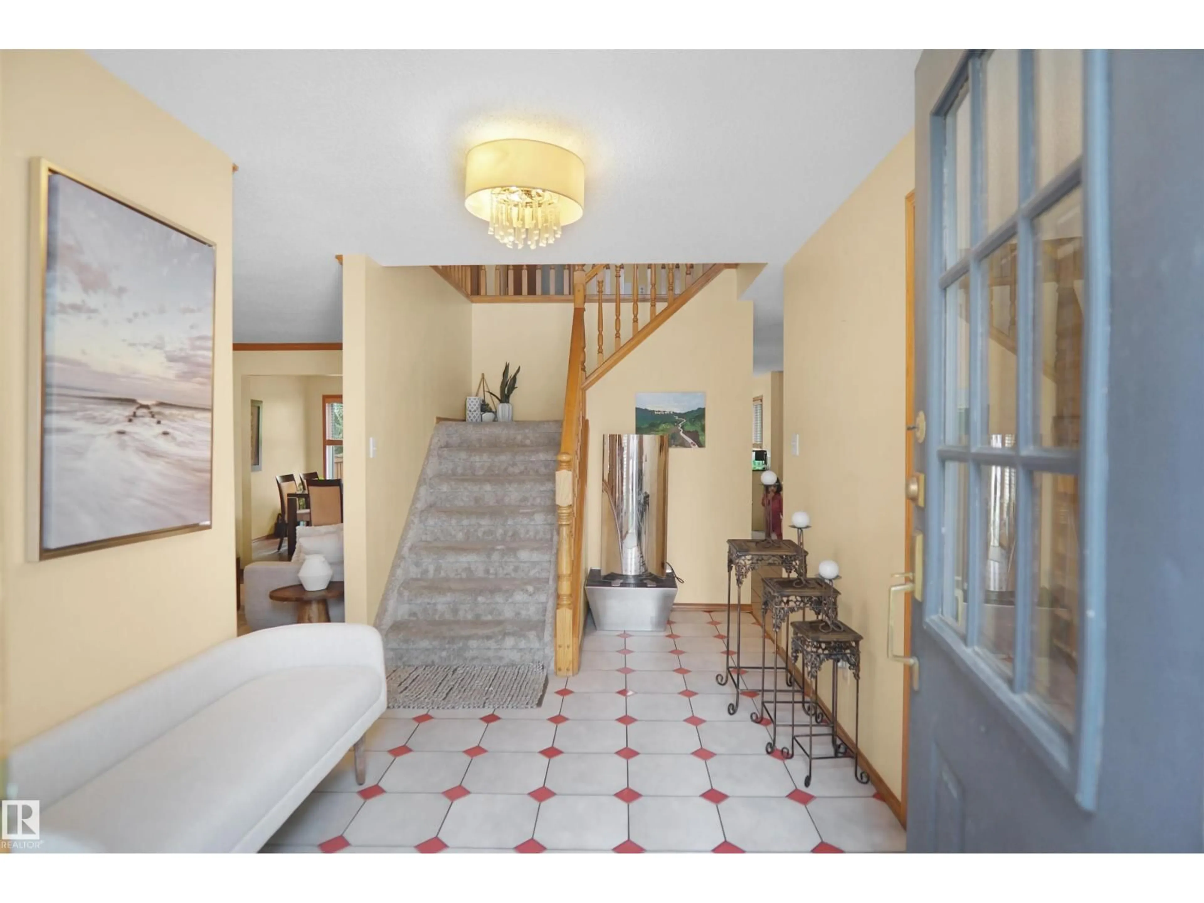 Indoor foyer for 4324 33 ST, Edmonton Alberta T6T1B5