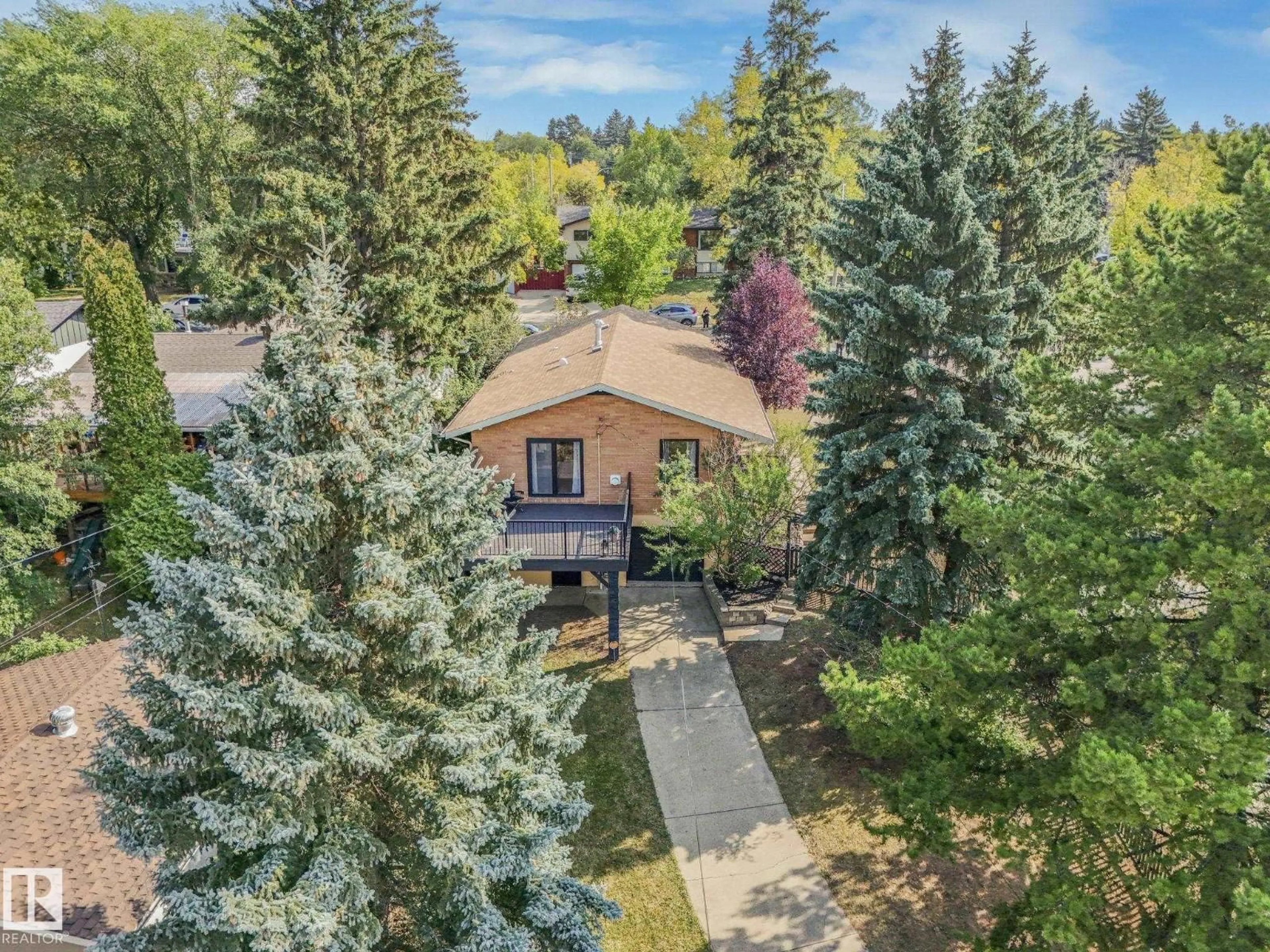 A pic from outside/outdoor area/front of a property/back of a property/a pic from drone, unknown for 41 BALMORAL DR, St. Albert Alberta T8N0C1