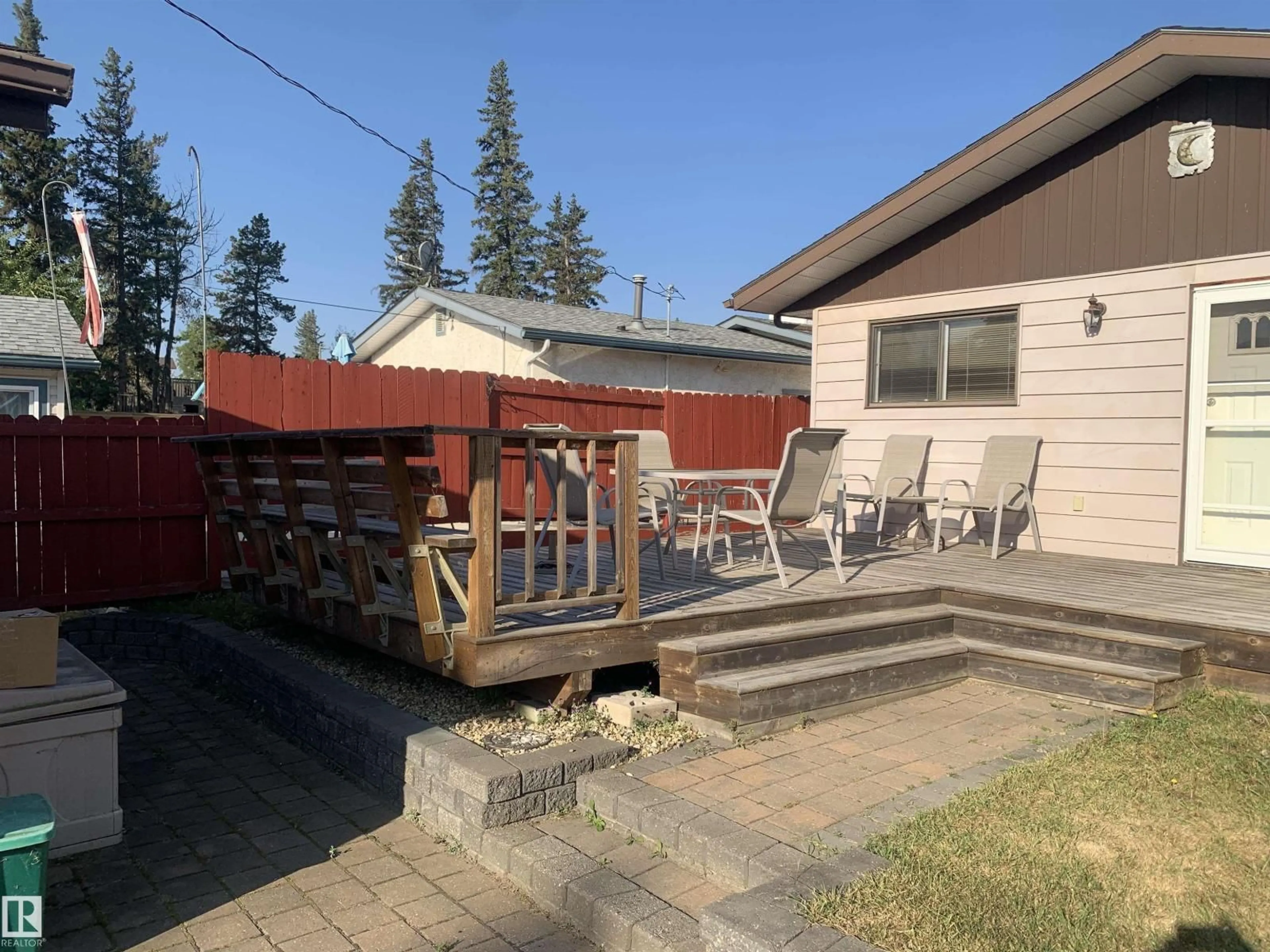 Patio, unknown for 804A 1 AV, Rural Wetaskiwin County Alberta T0C1X0